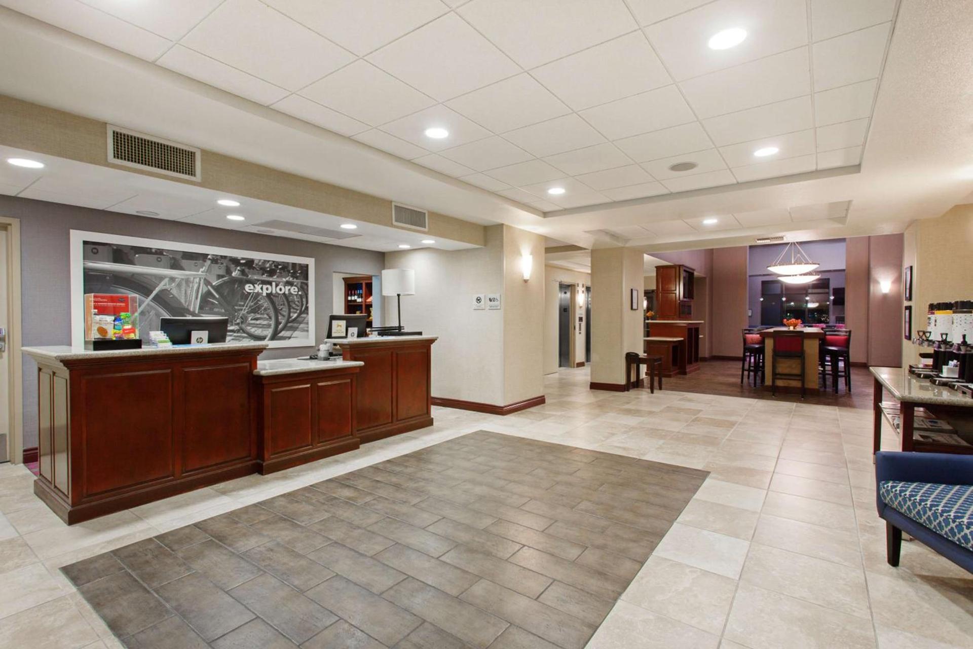 Hampton Inn & Suites Oakland Airport-Alameda photo 3