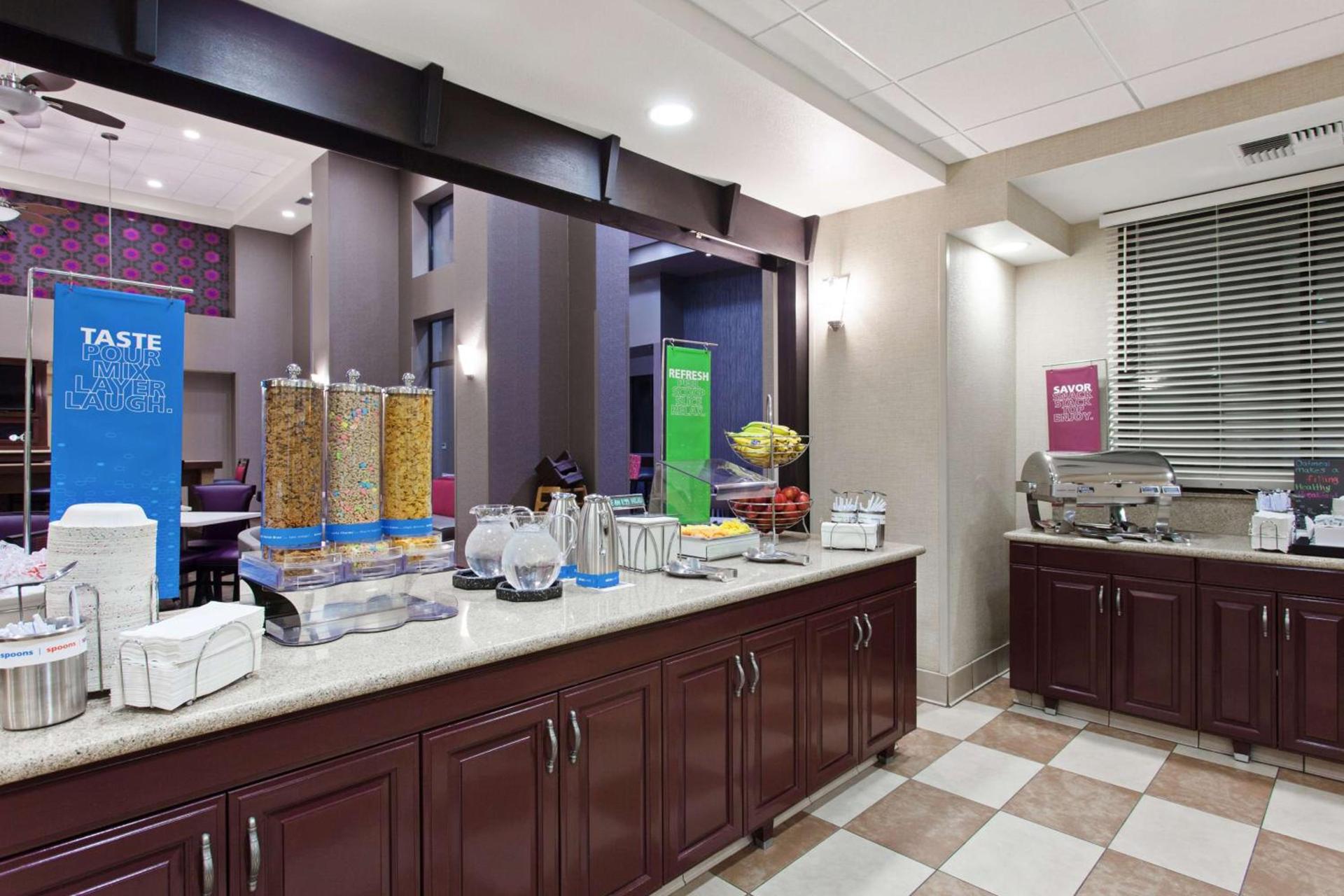 Hampton Inn & Suites Oakland Airport-Alameda photo 8