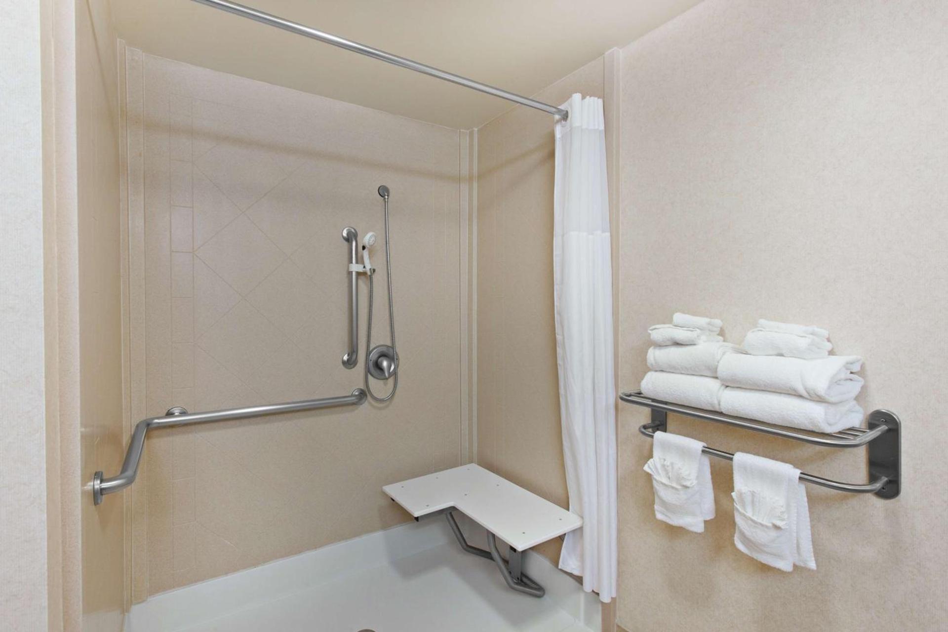 Hampton Inn & Suites Oakland Airport-Alameda photo 20