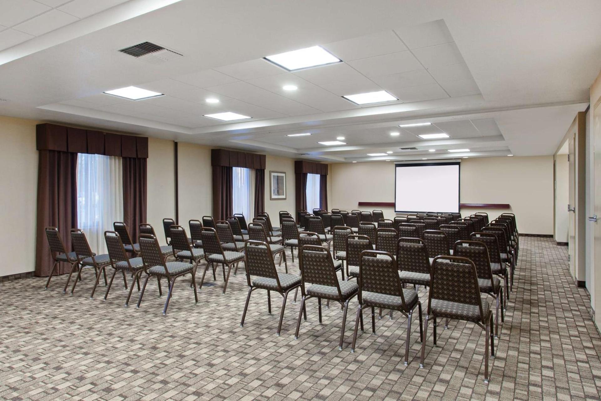 Hampton Inn & Suites Oakland Airport-Alameda photo 26