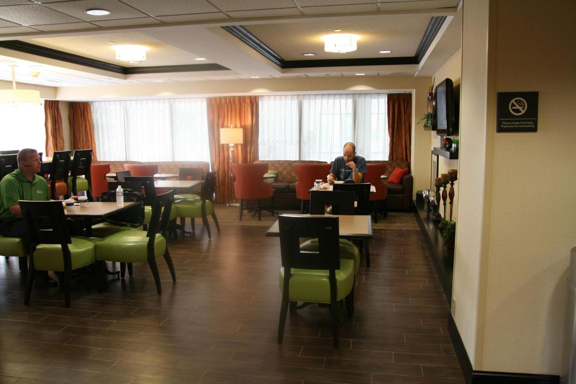 Hampton Inn Olive Branch photo 7