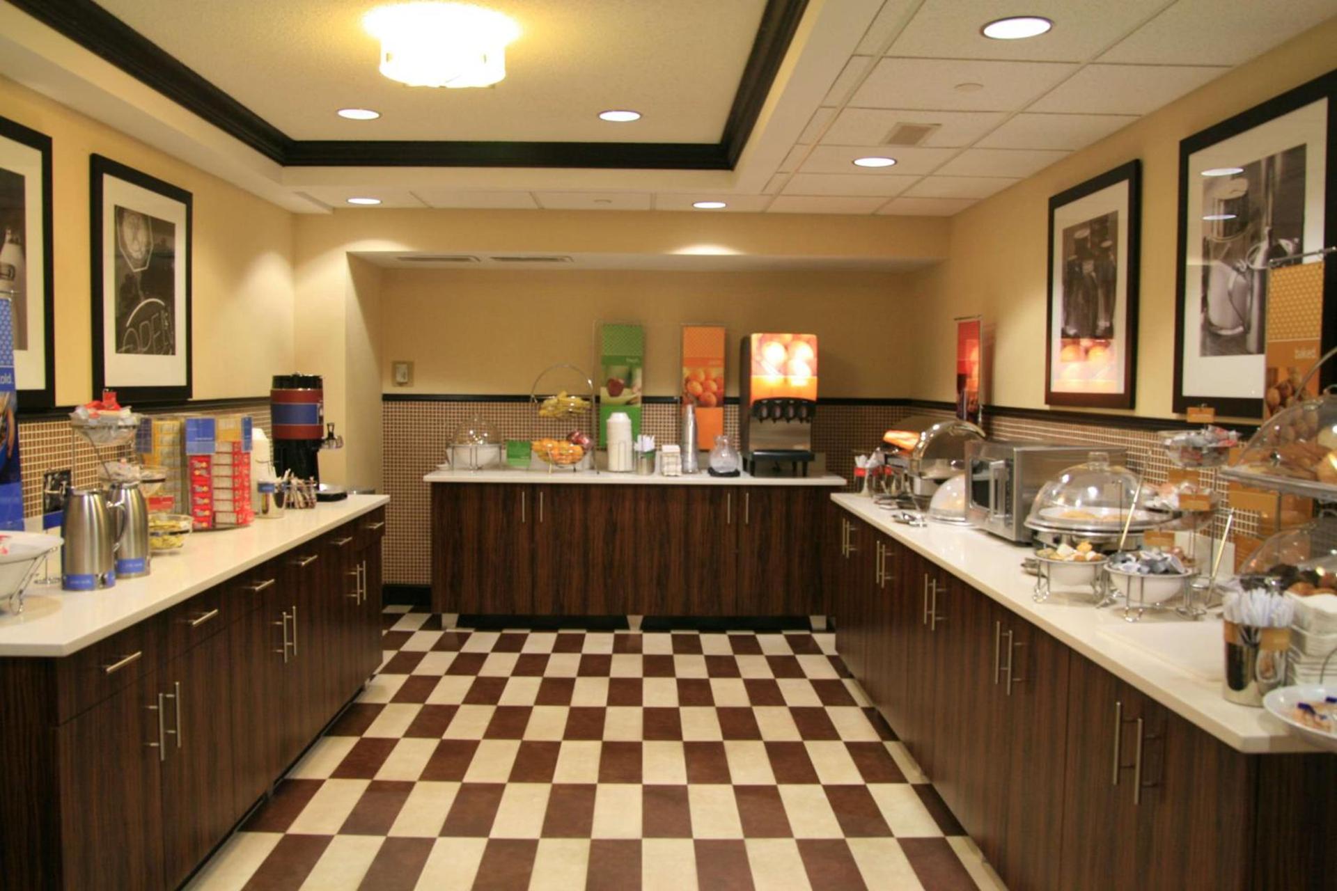 Hampton Inn Olive Branch photo 8