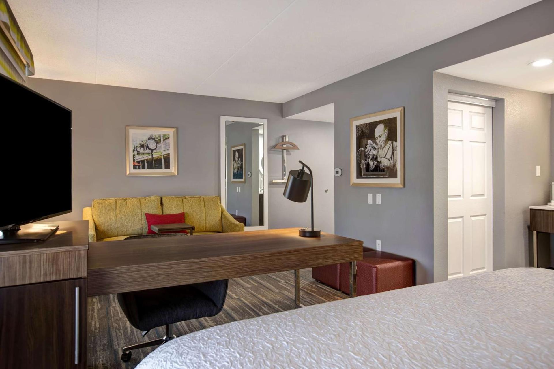 Hampton Inn Olive Branch photo 24