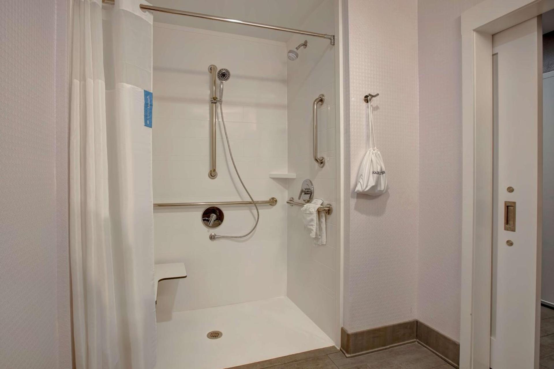 Hampton Inn Olive Branch photo 26