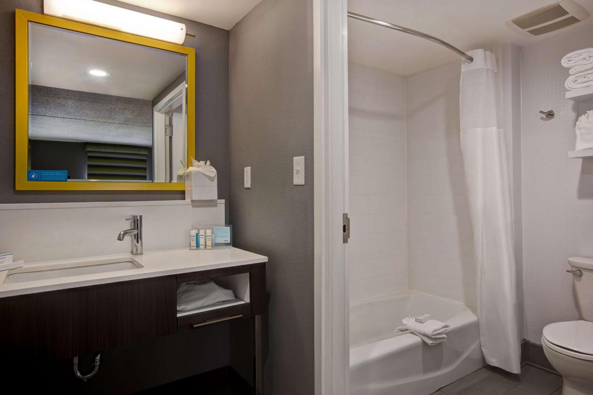 Hampton Inn Olive Branch photo 28