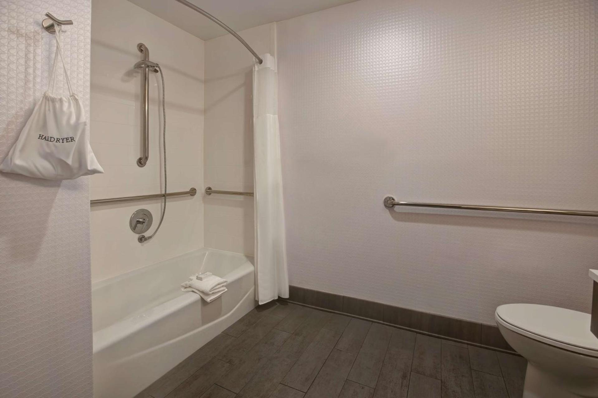 Hampton Inn Olive Branch photo 35