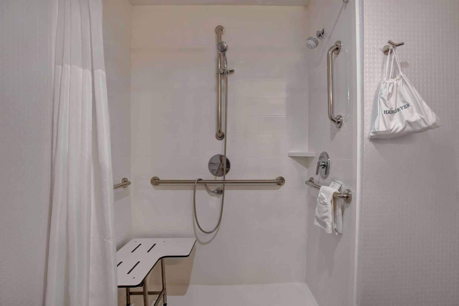 Hampton Inn Olive Branch photo 42