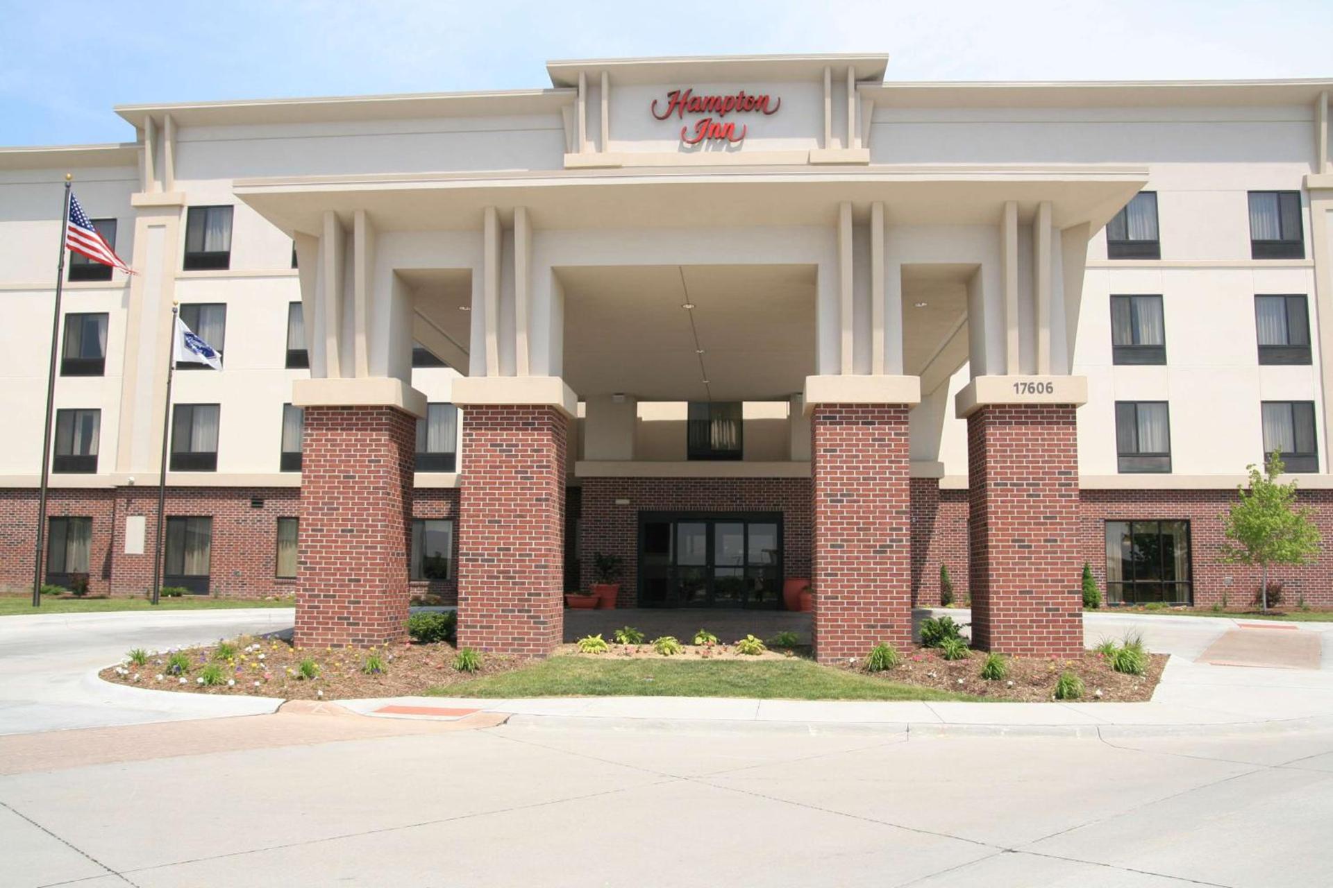 Newly Renovated Hampton Inn Omaha West Lakeside photo 2
