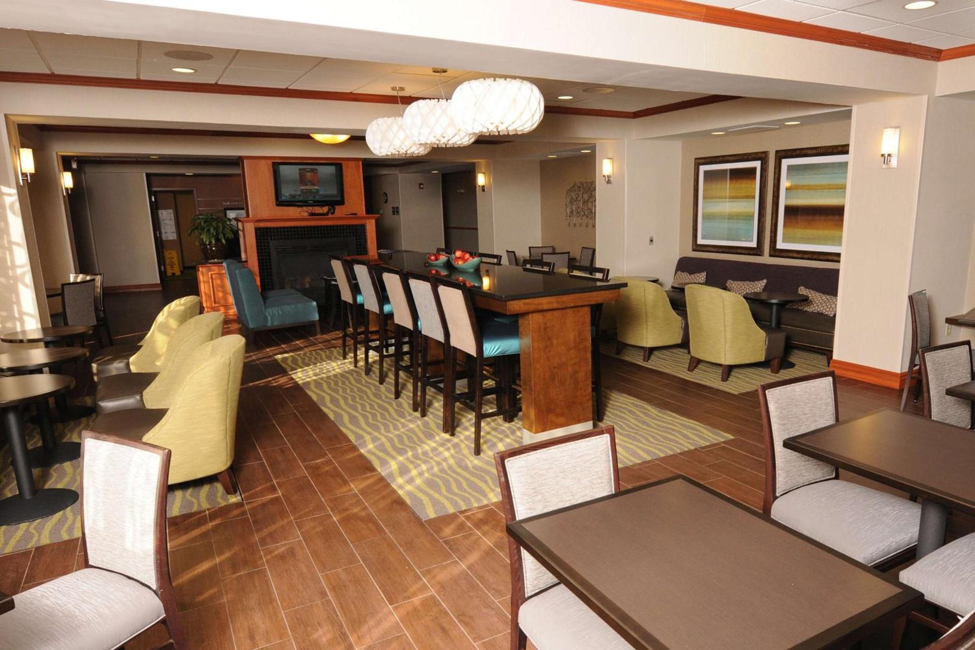 Newly Renovated Hampton Inn Omaha West Lakeside photo 3