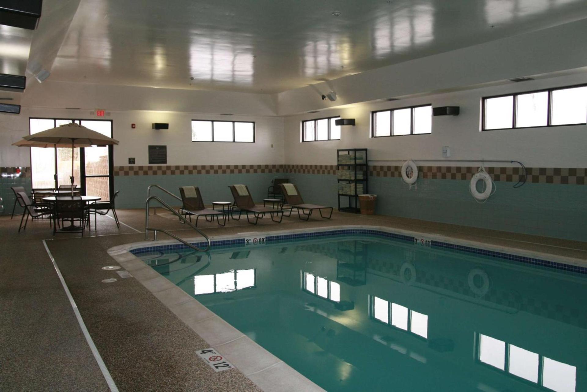 Newly Renovated Hampton Inn Omaha West Lakeside photo 8