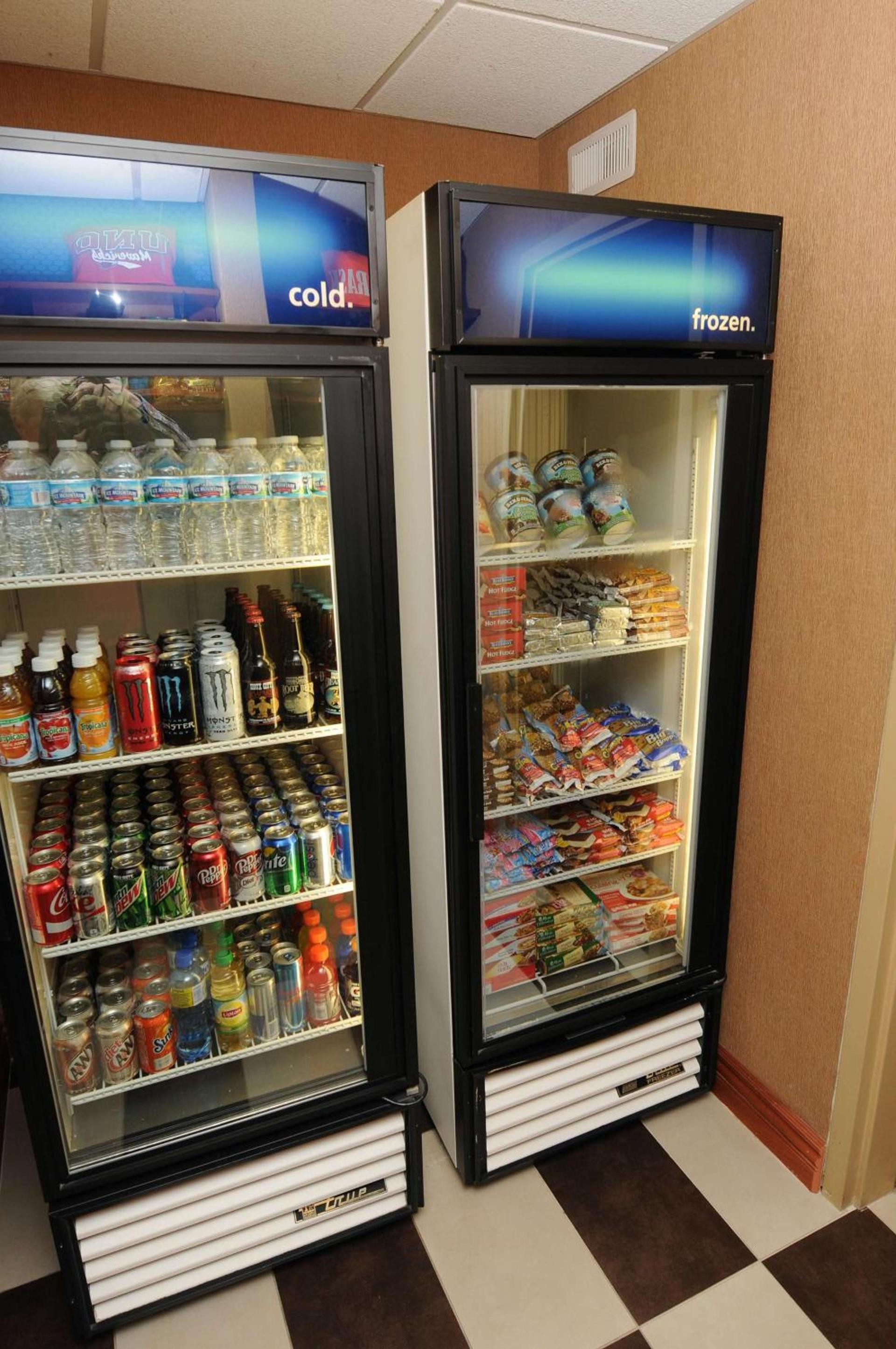 Newly Renovated Hampton Inn Omaha West Lakeside photo 10