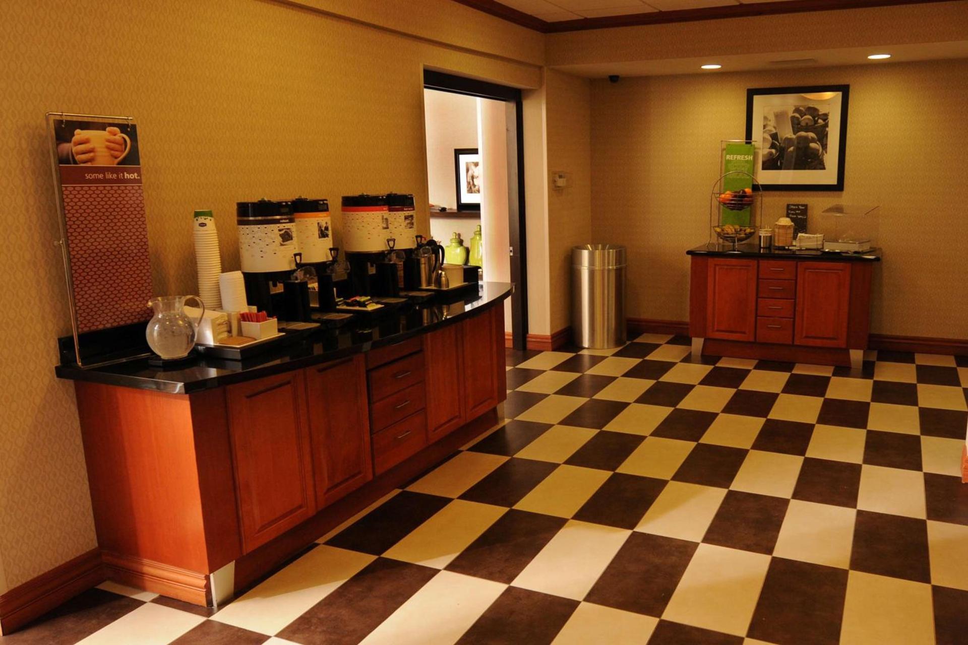 Newly Renovated Hampton Inn Omaha West Lakeside photo 11