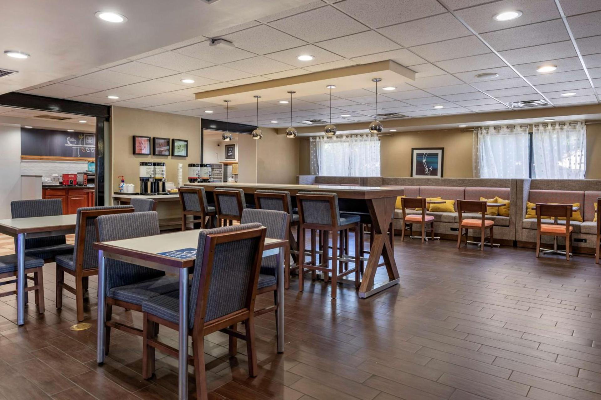 Hampton Inn Norco/Corona photo 9