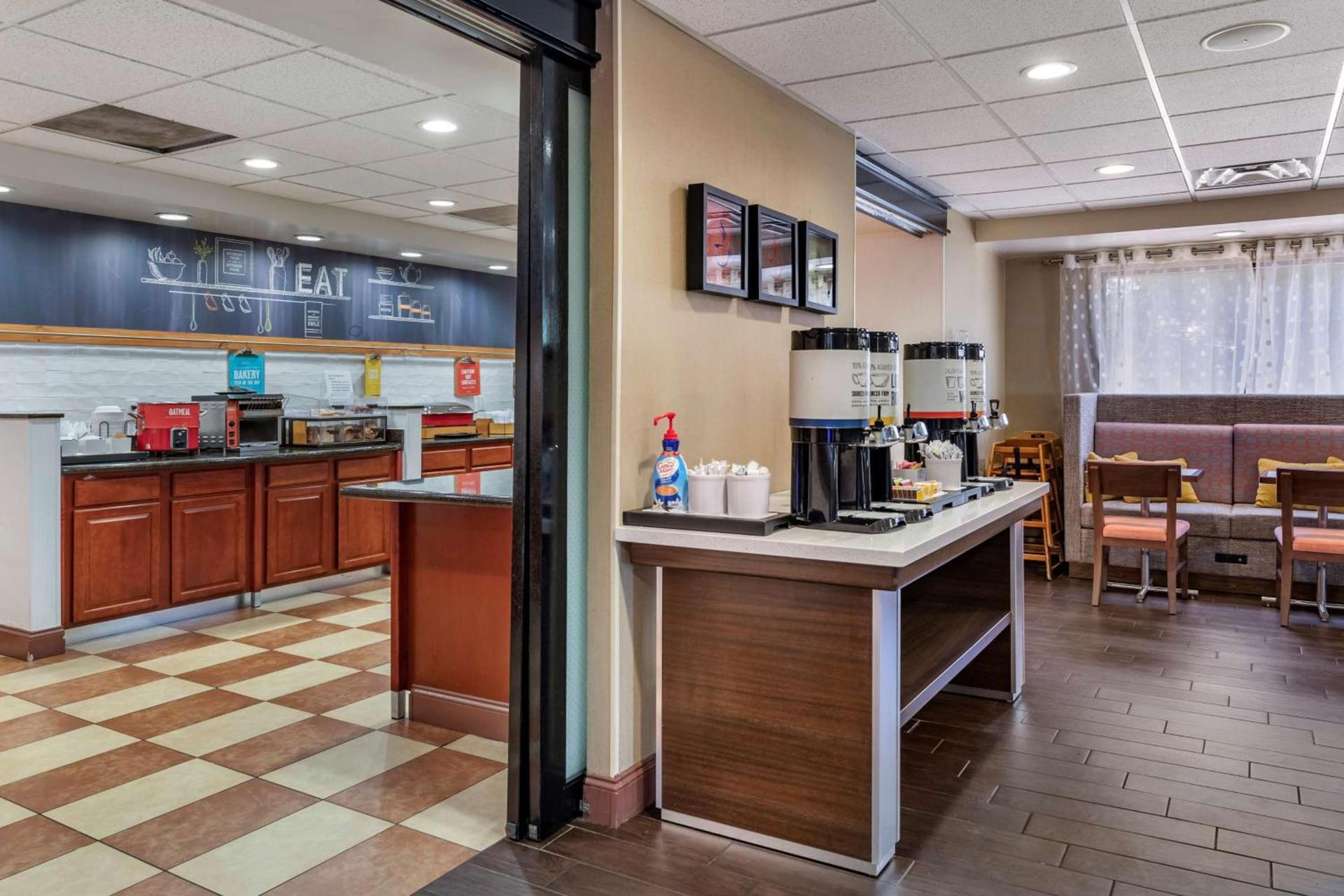 Hampton Inn Norco/Corona photo 10