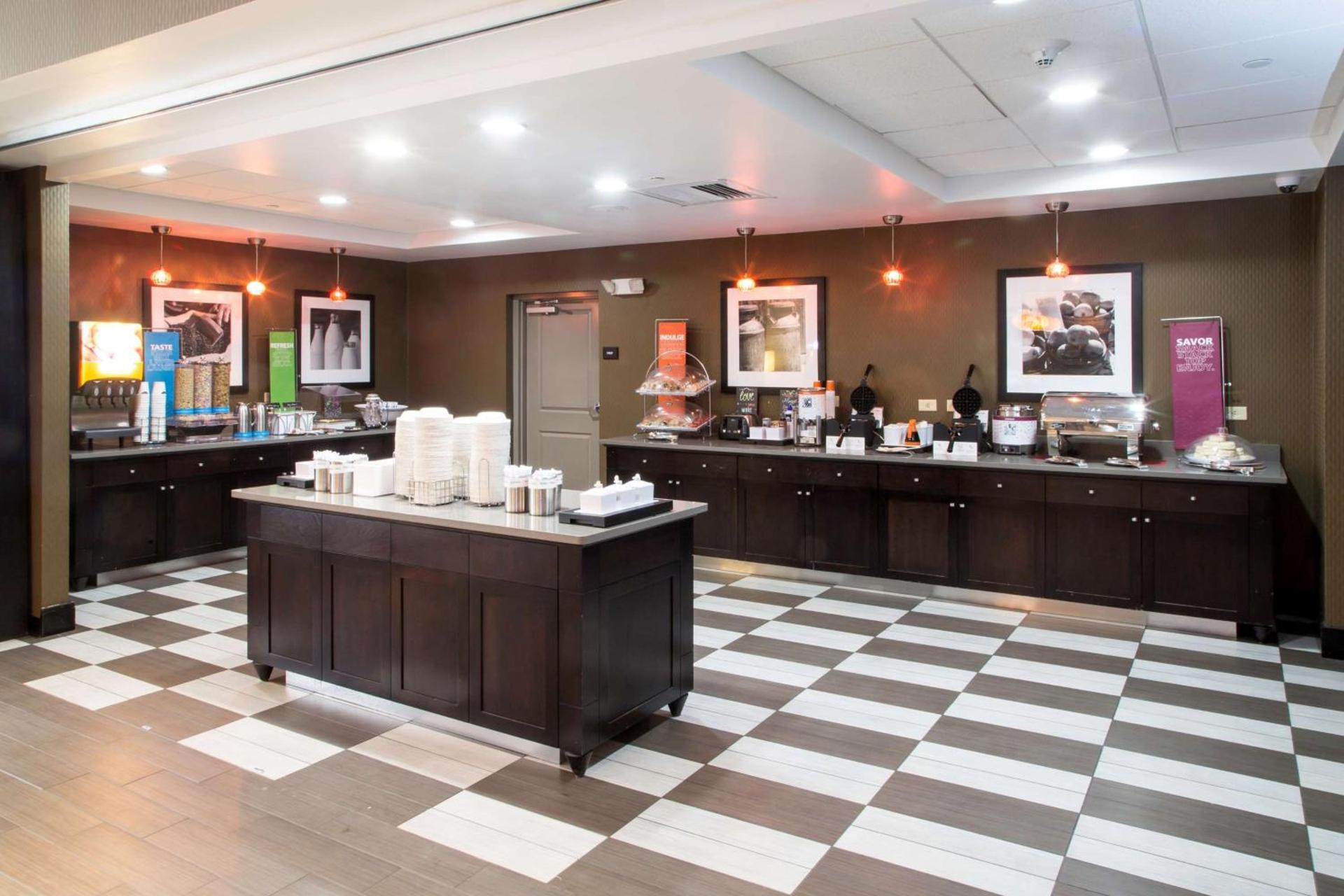 Hampton Inn Oxford/Conference Center photo 13