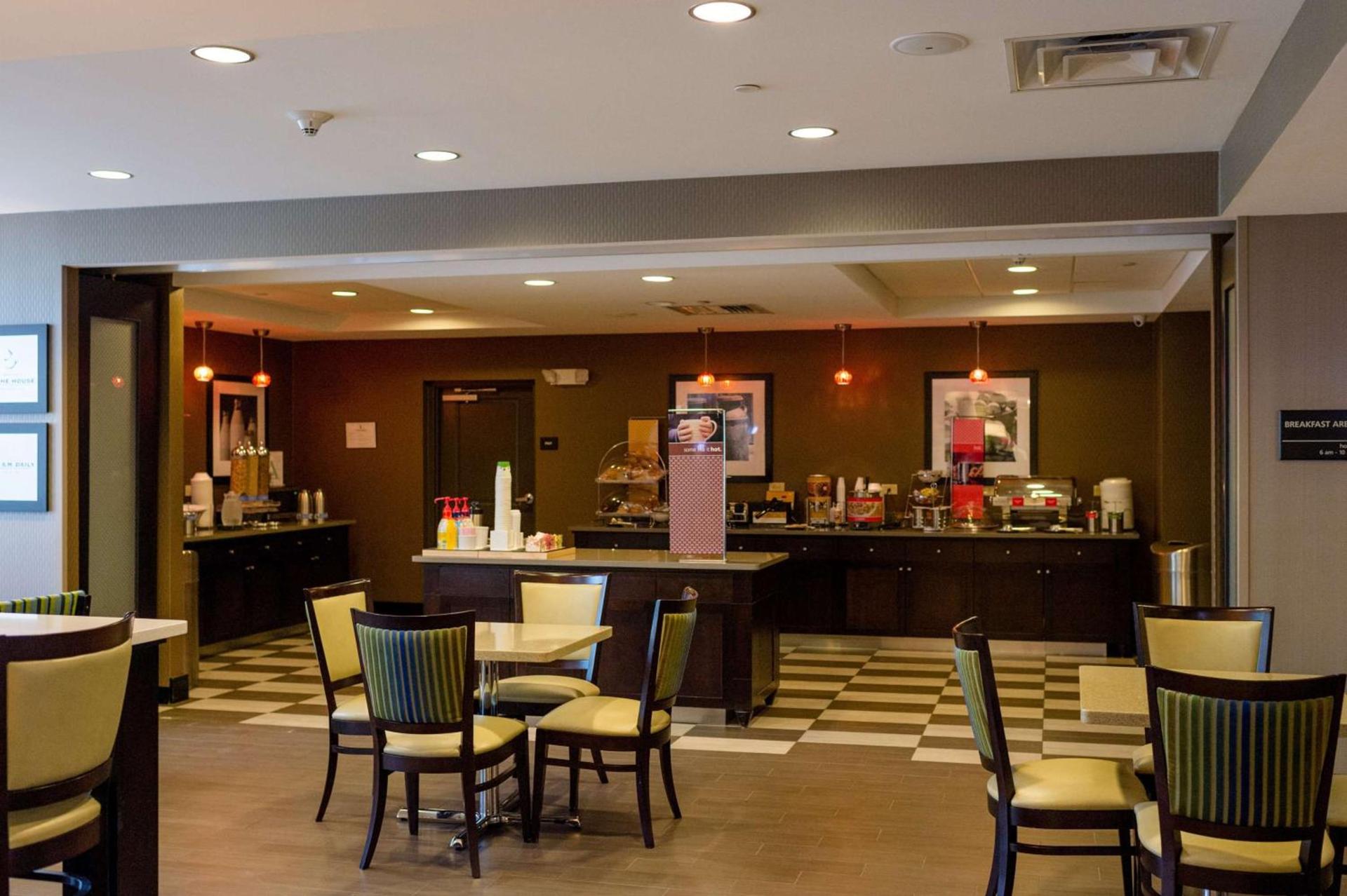 Hampton Inn Oxford/Conference Center photo 14