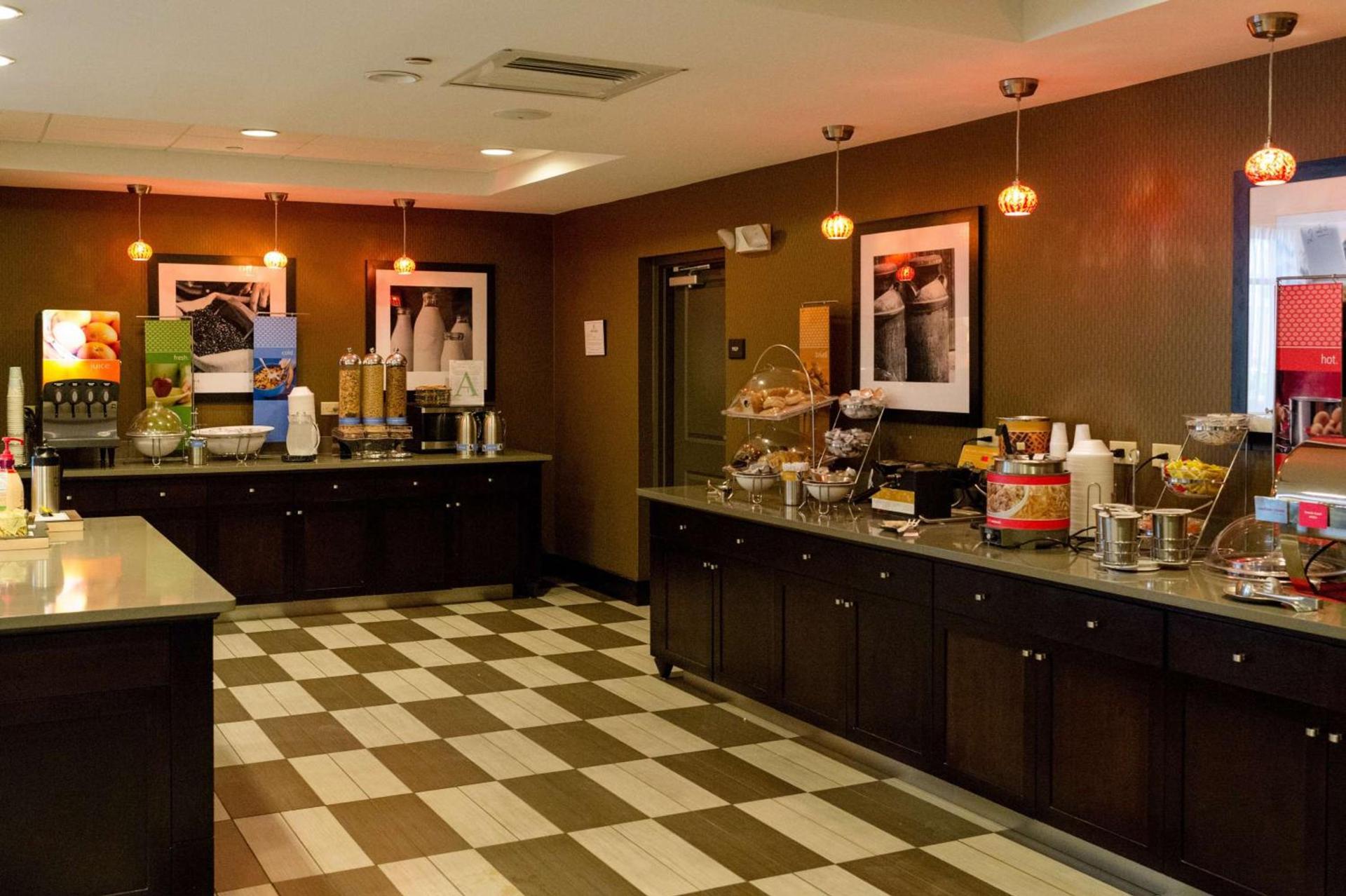 Hampton Inn Oxford/Conference Center photo 17