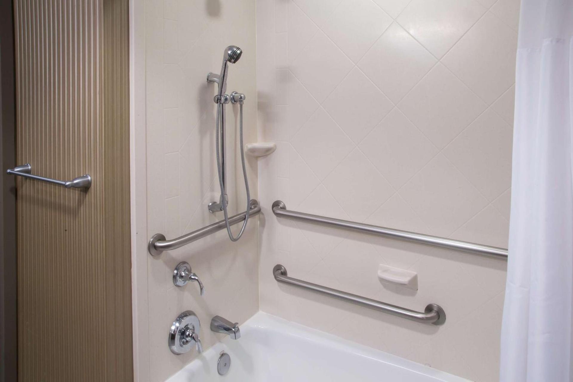 Hampton Inn Oxford/Conference Center photo 29