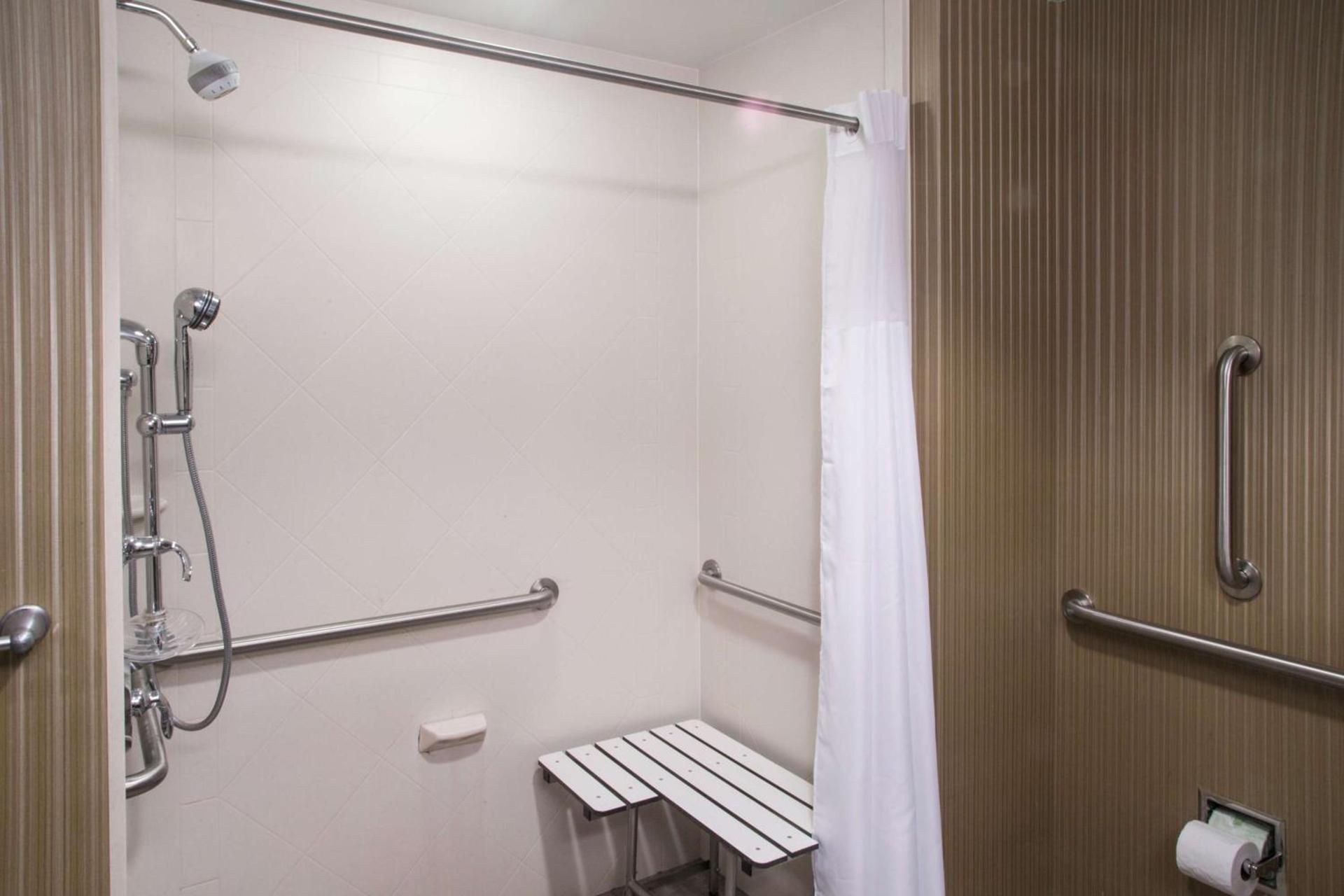Hampton Inn Oxford/Conference Center photo 30