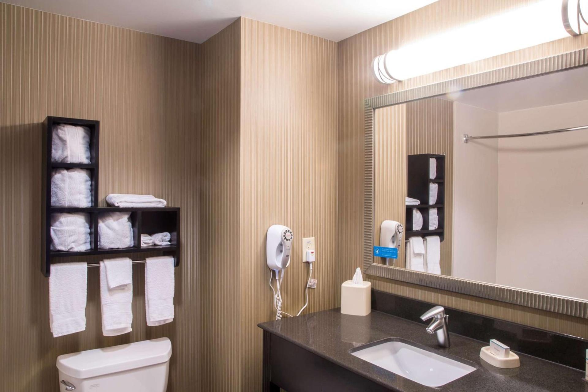 Hampton Inn Oxford/Conference Center photo 33
