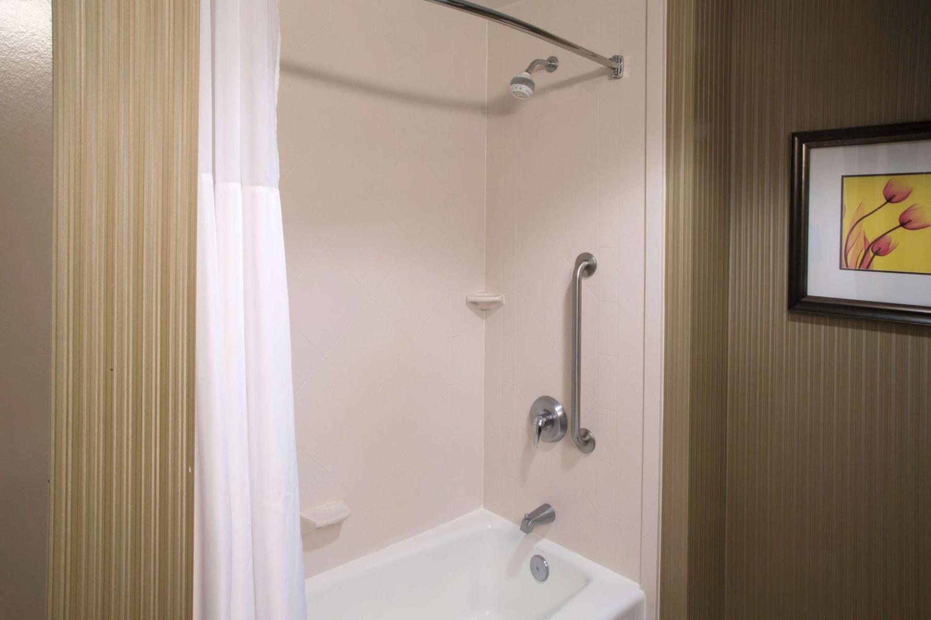 Hampton Inn Oxford/Conference Center photo 34