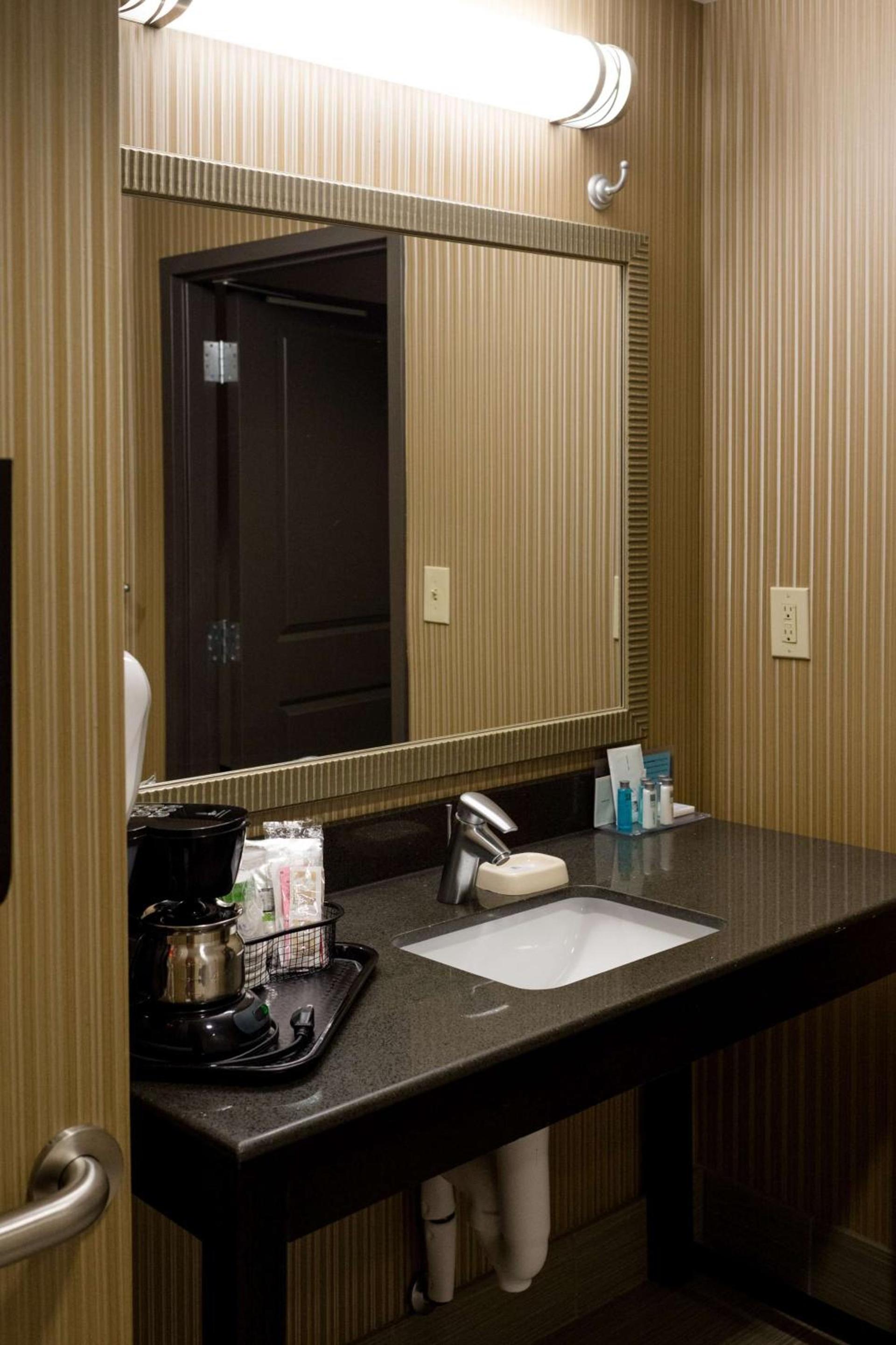 Hampton Inn Oxford/Conference Center photo 40