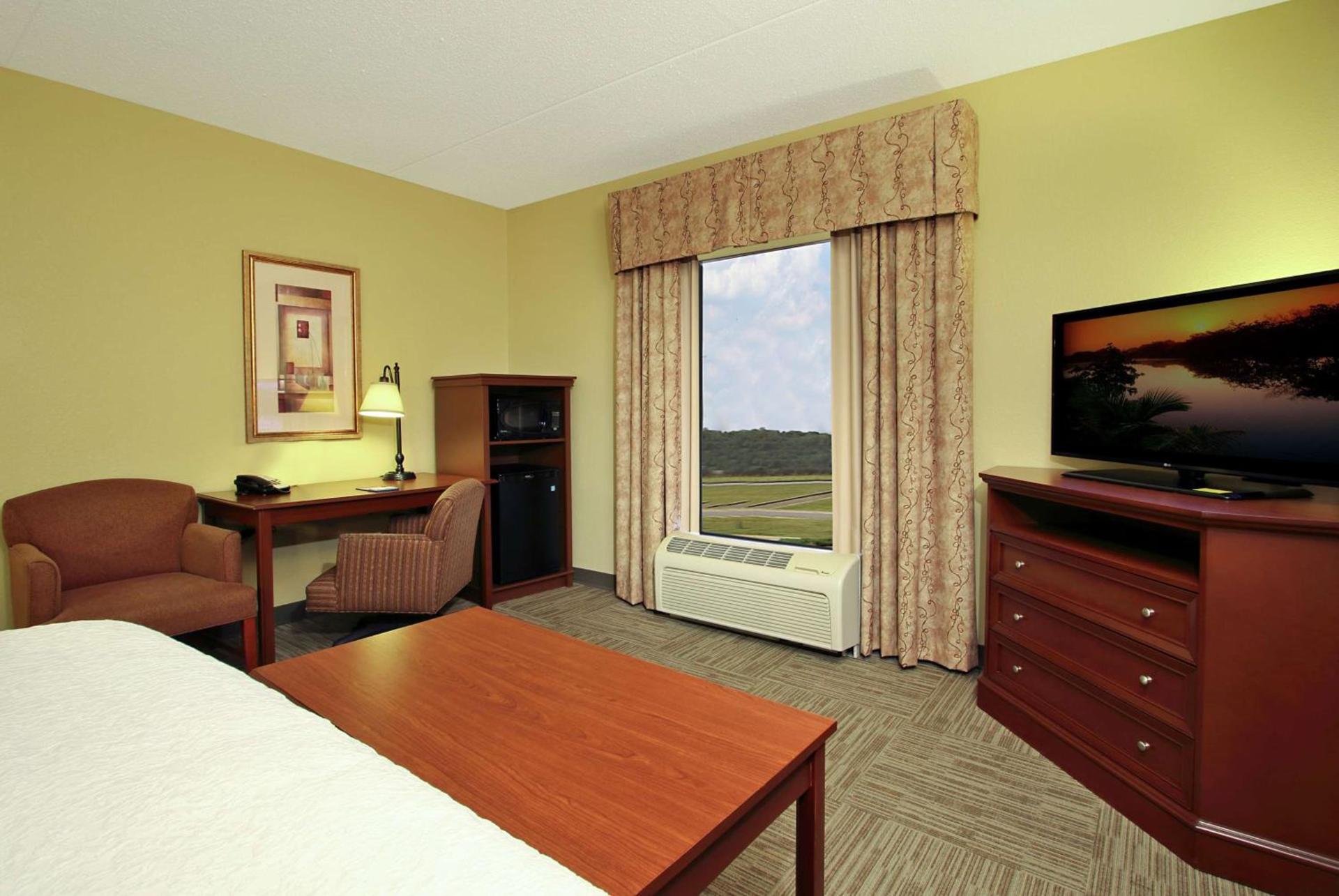 Hampton Inn & Suites Murray photo 16