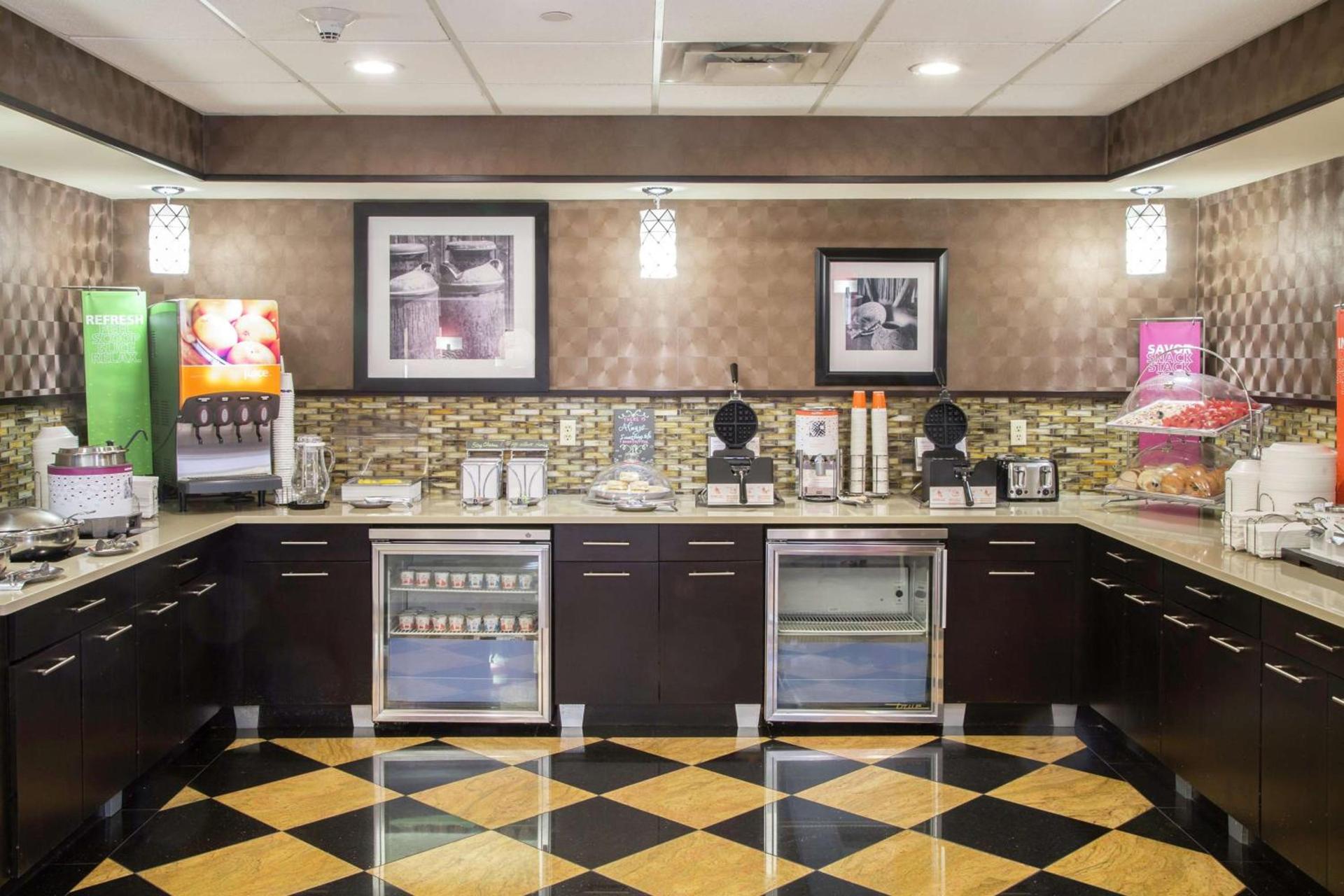 Hampton Inn Oxford-West photo 16