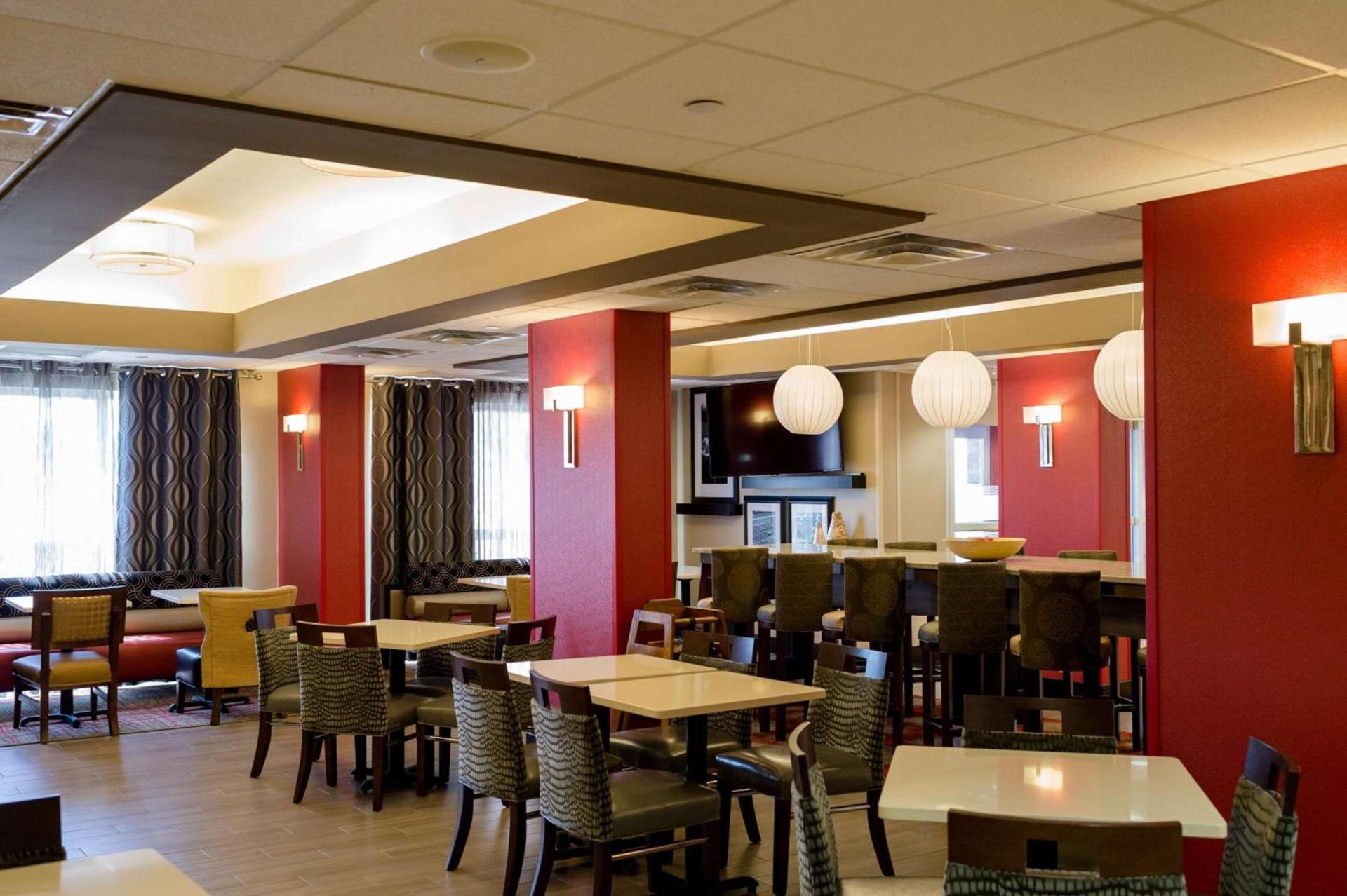 Hampton Inn Oxford-West photo 18