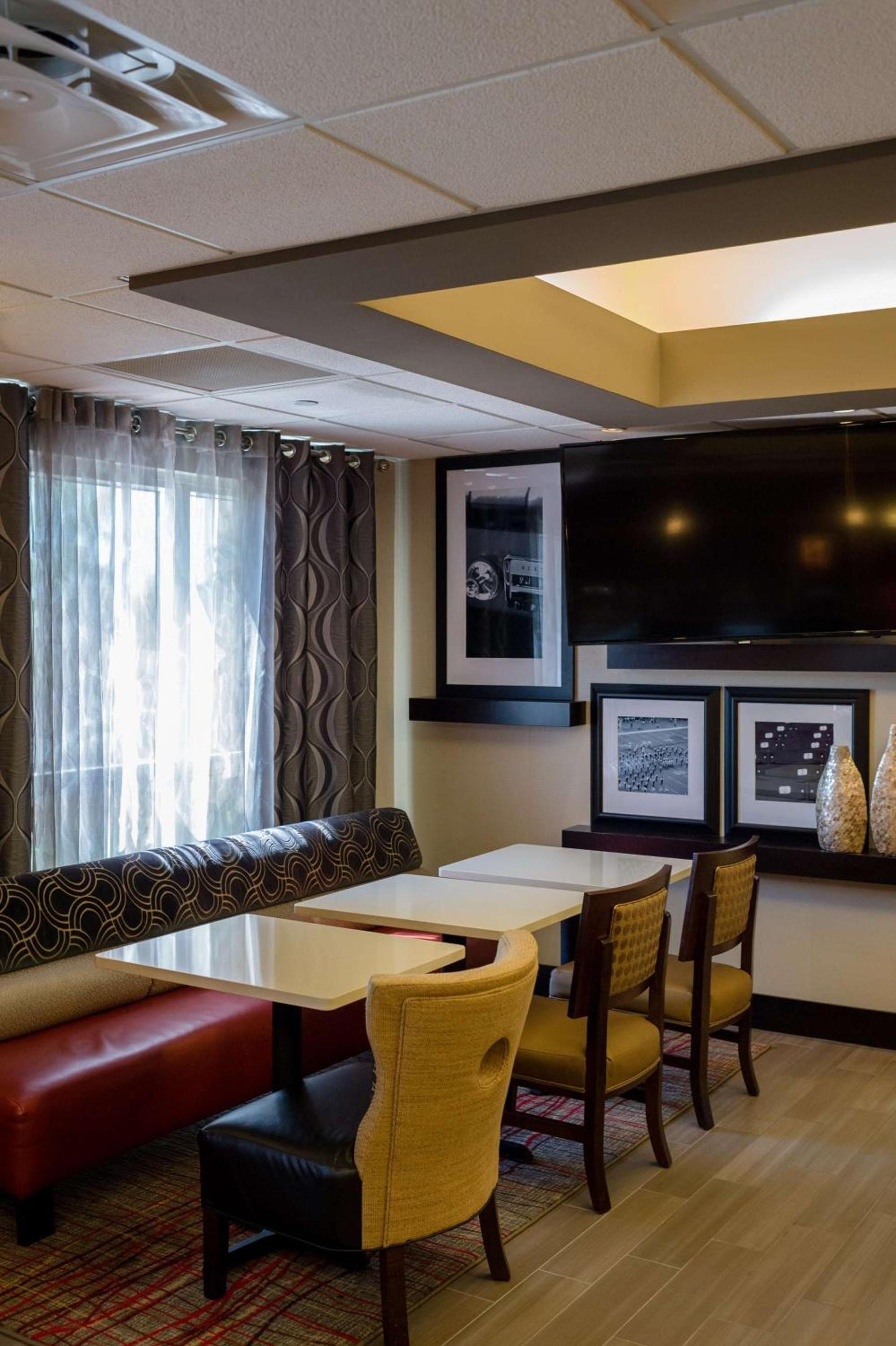 Hampton Inn Oxford-West photo 20
