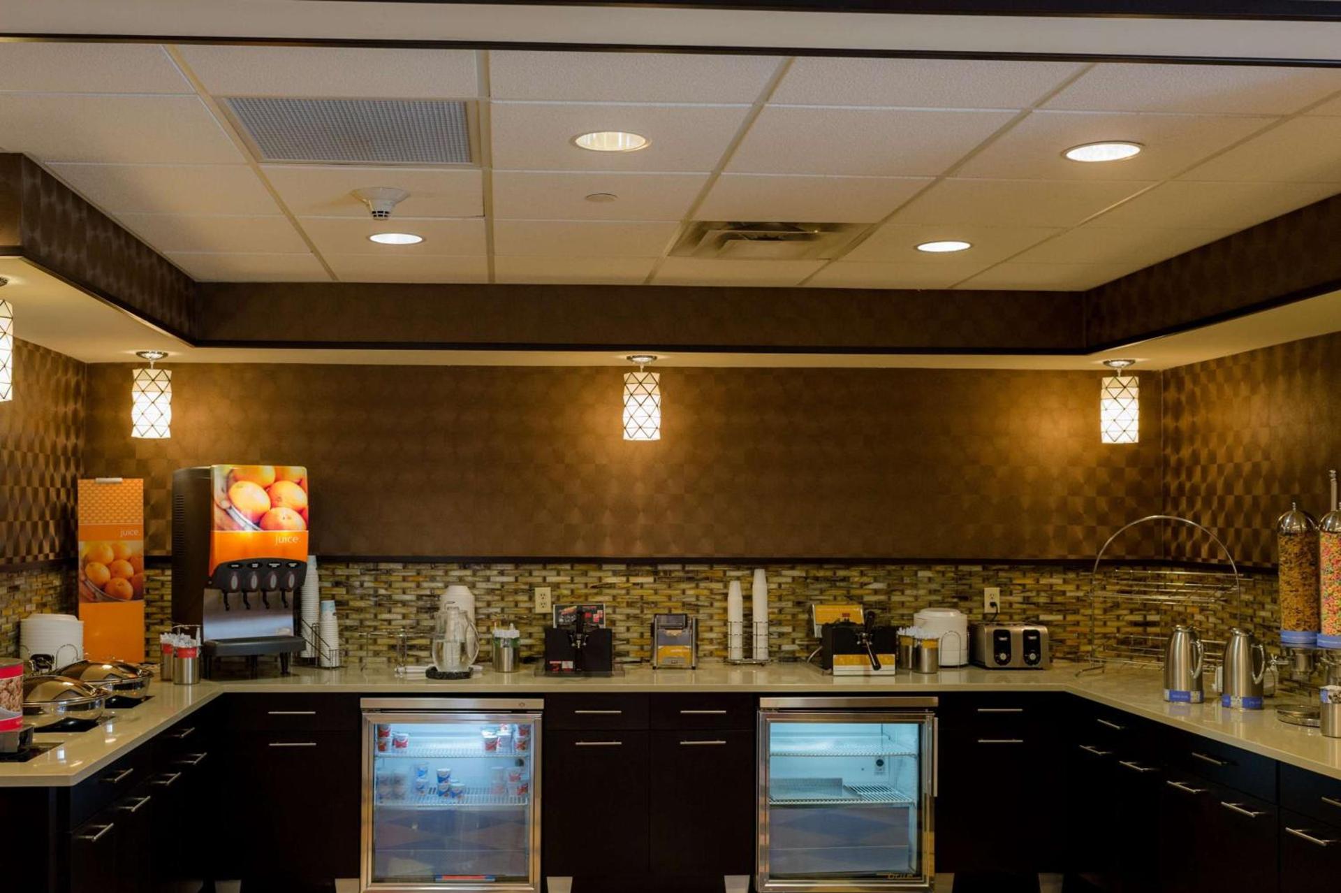 Hampton Inn Oxford-West photo 21