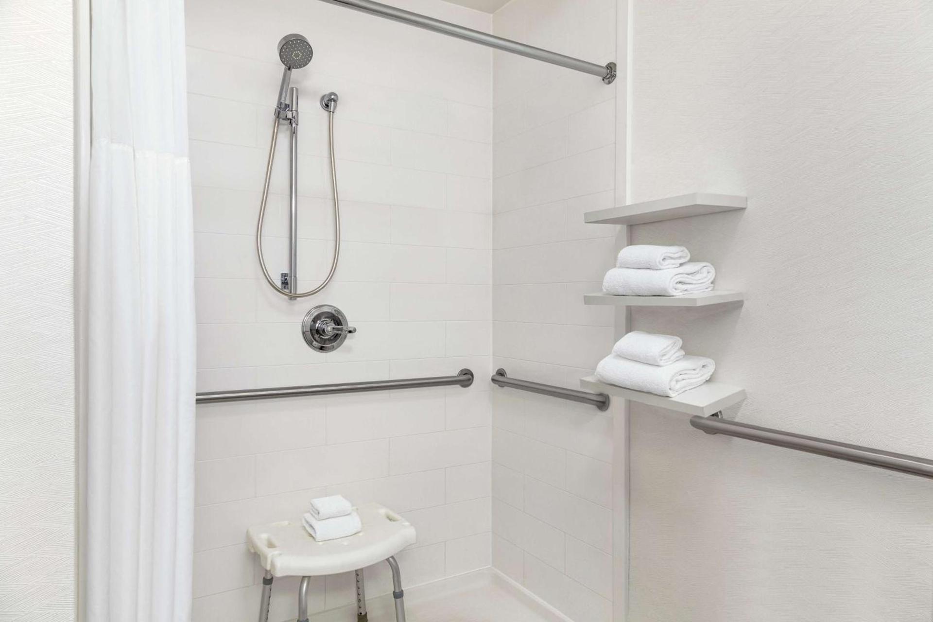 Hampton Inn Paris photo 29