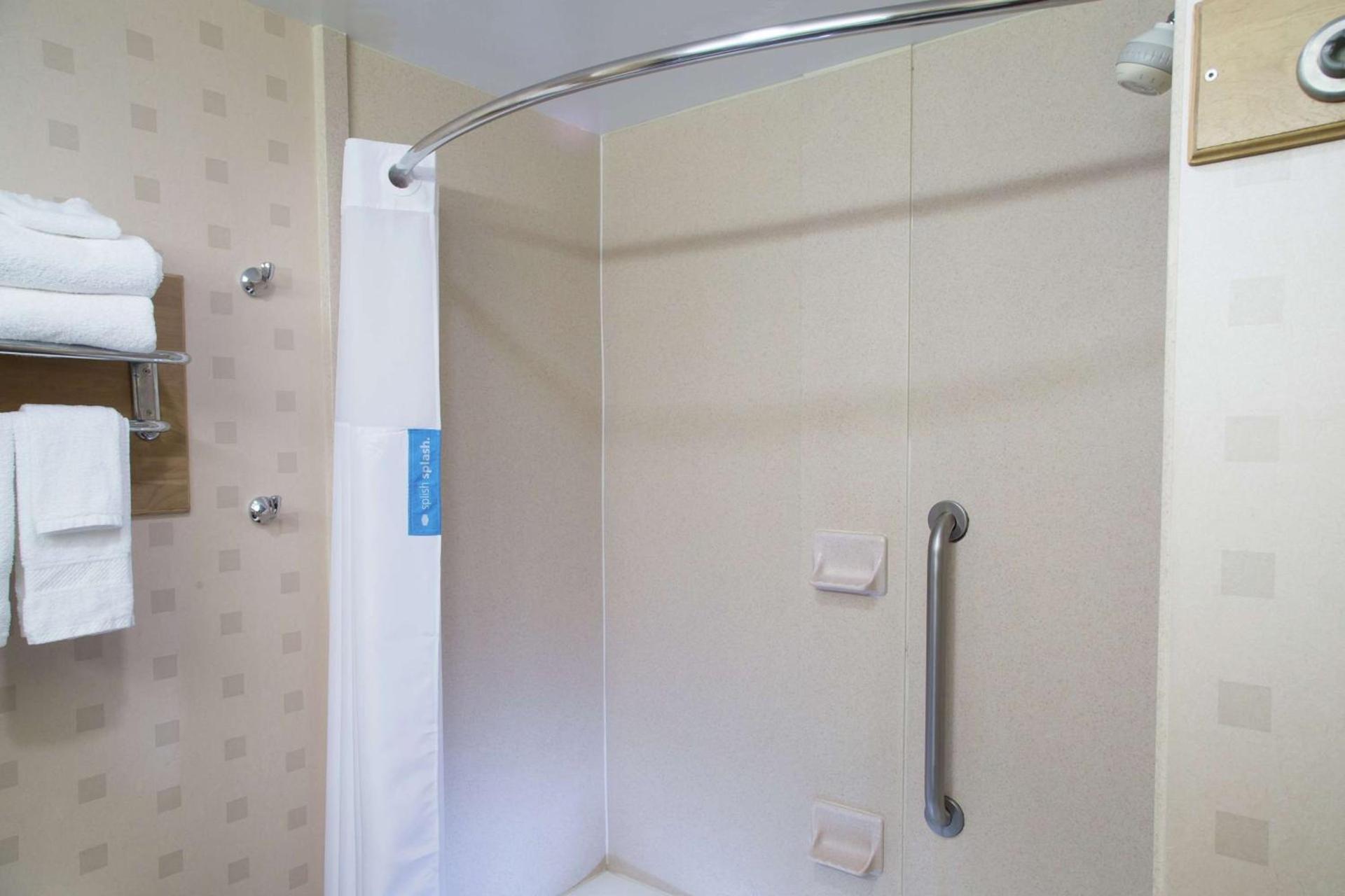 Hampton Inn Oxford-West photo 31