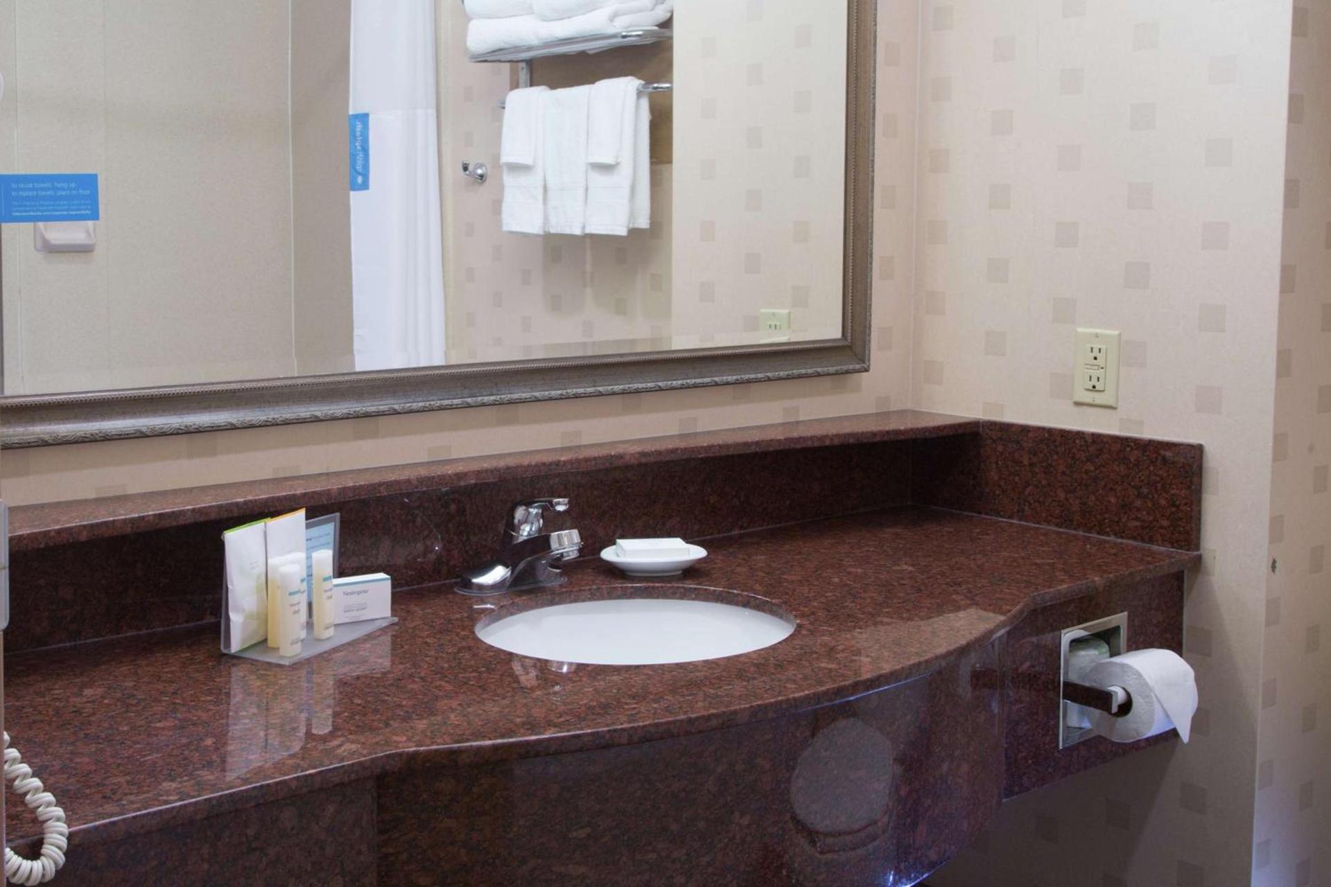 Hampton Inn Oxford-West photo 33