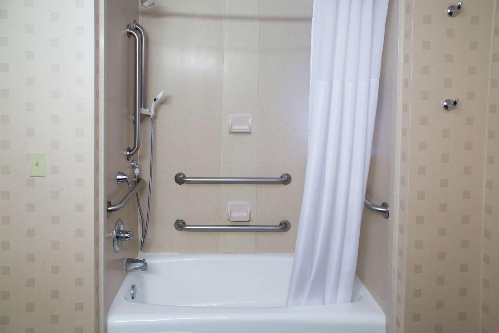 Hampton Inn Oxford-West photo 36