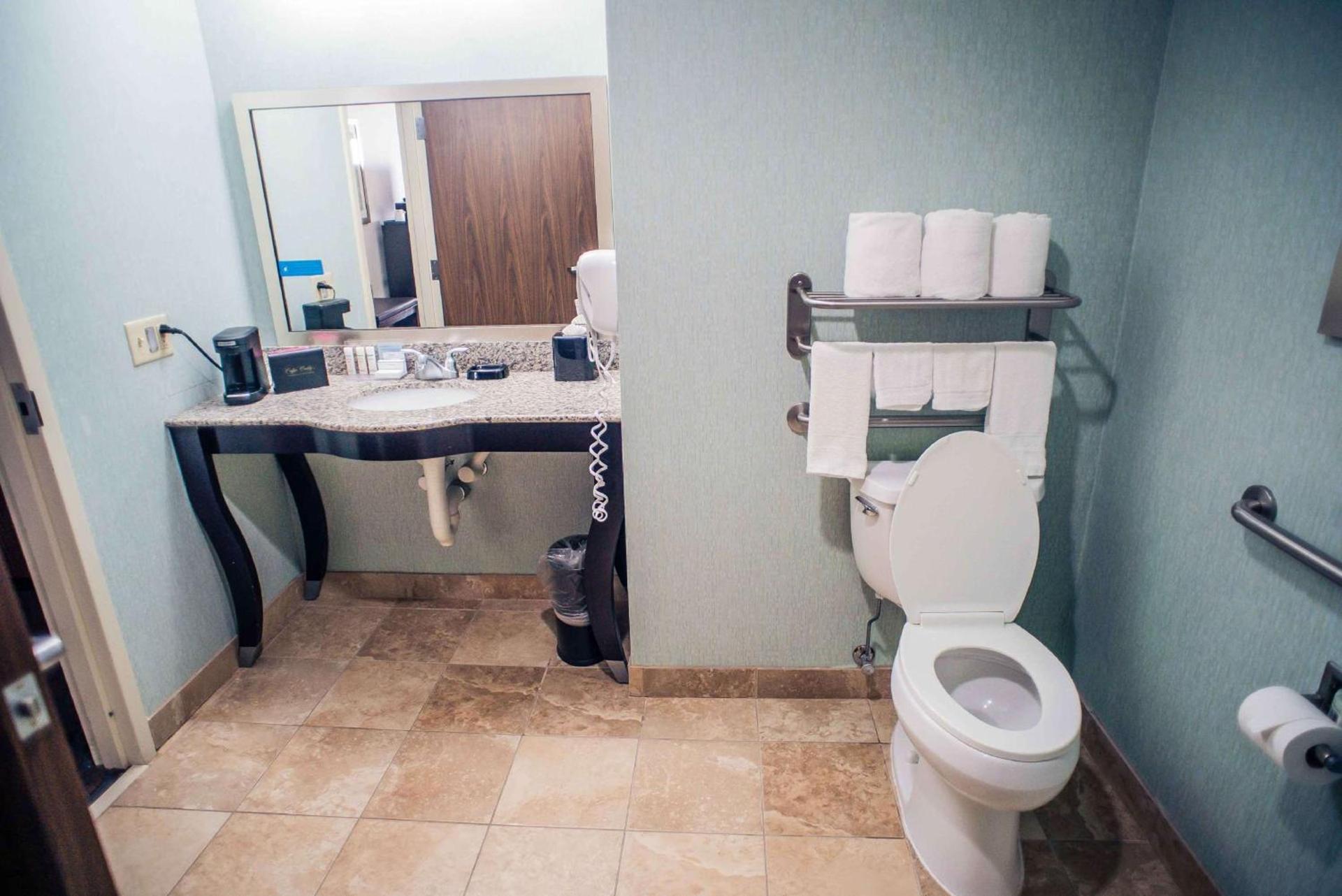 Hampton Inn - Monticello photo 28