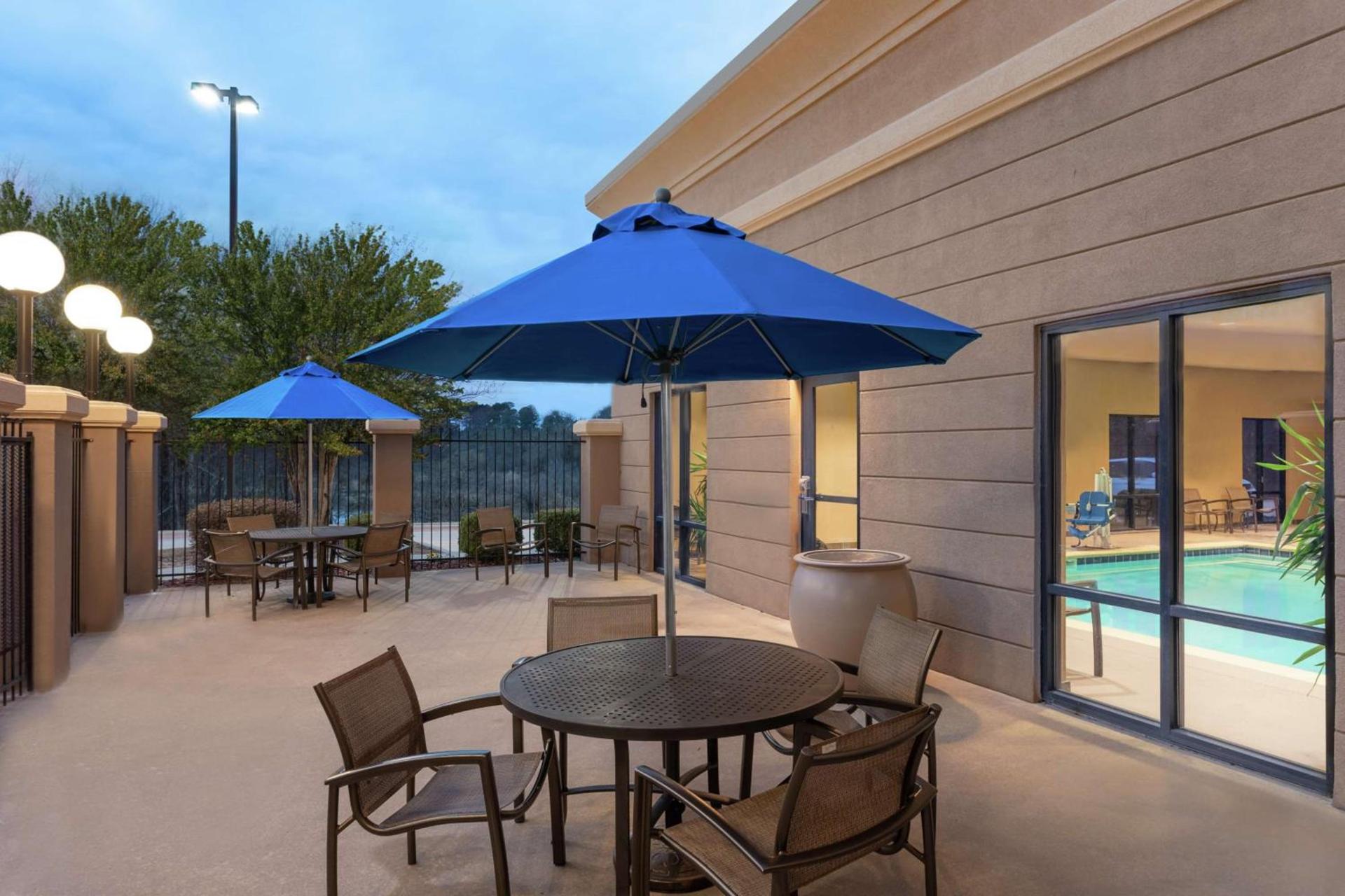 Hampton Inn & Suites Pine Bluff photo 4