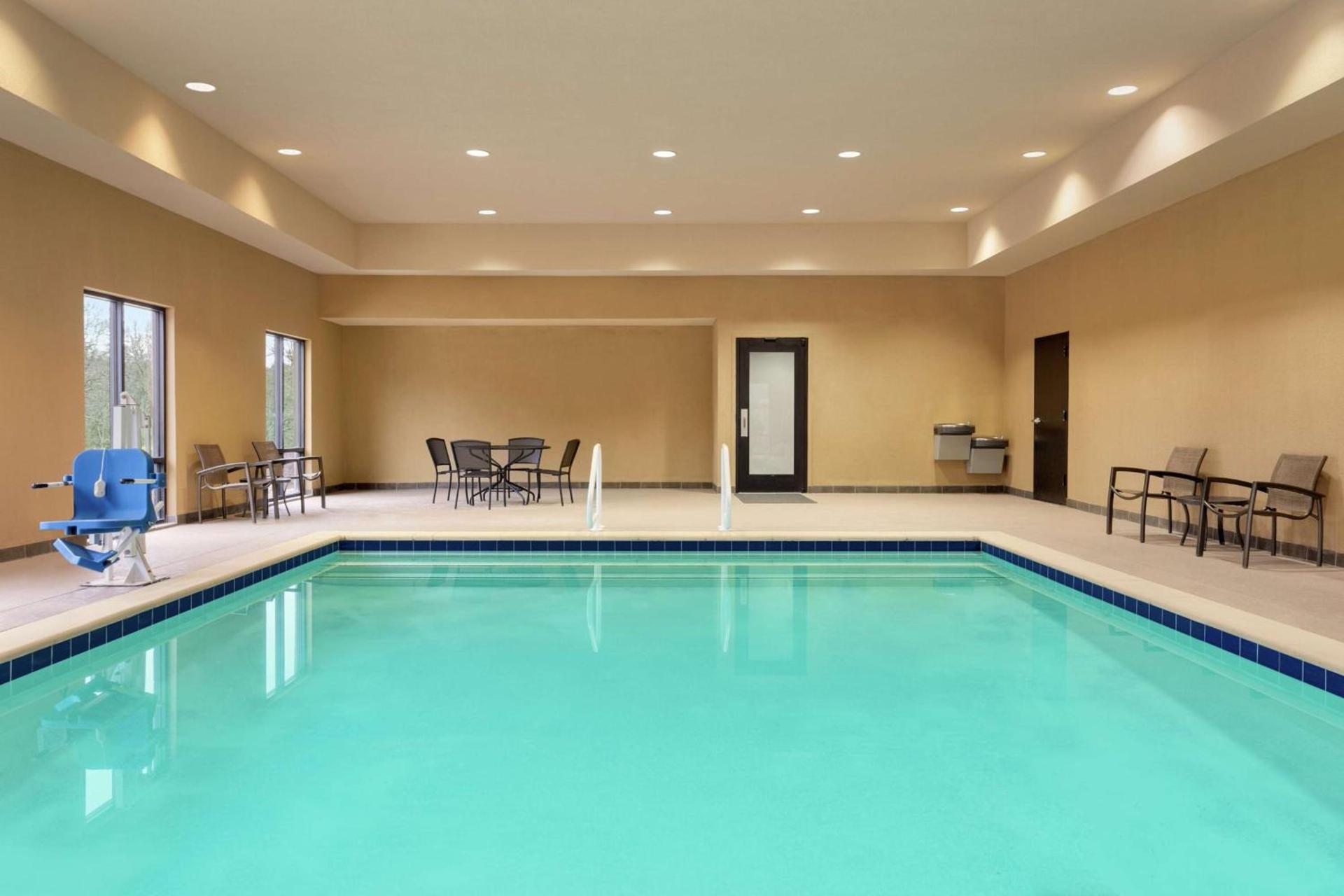 Hampton Inn & Suites Pine Bluff photo 9