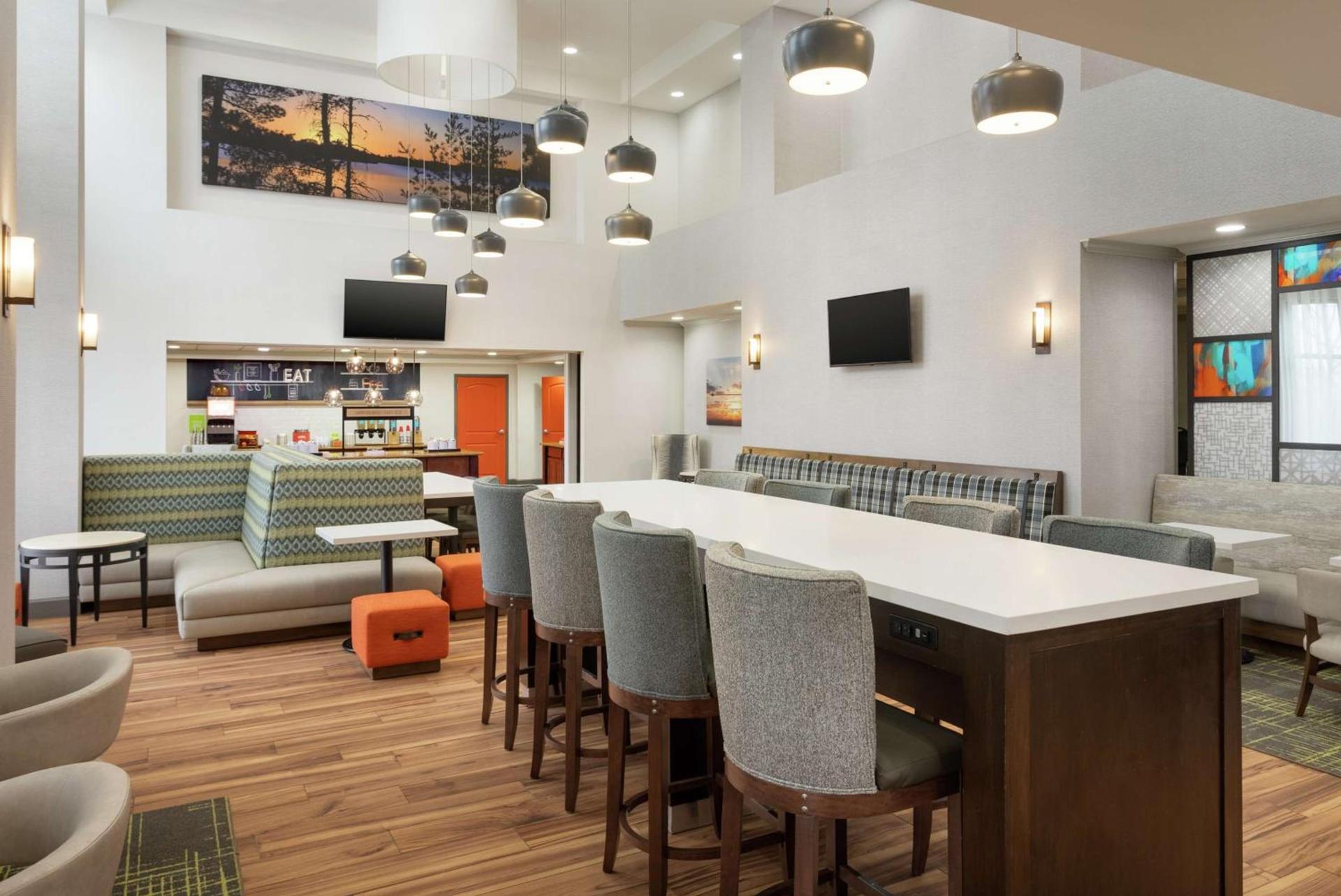 Hampton Inn & Suites Pine Bluff photo 15