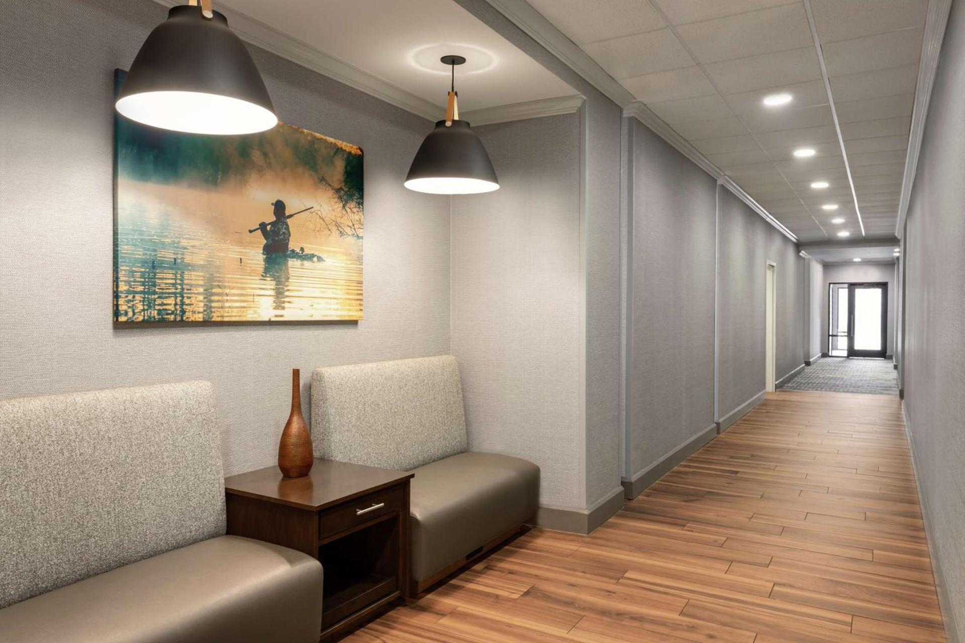 Hampton Inn & Suites Pine Bluff photo 36