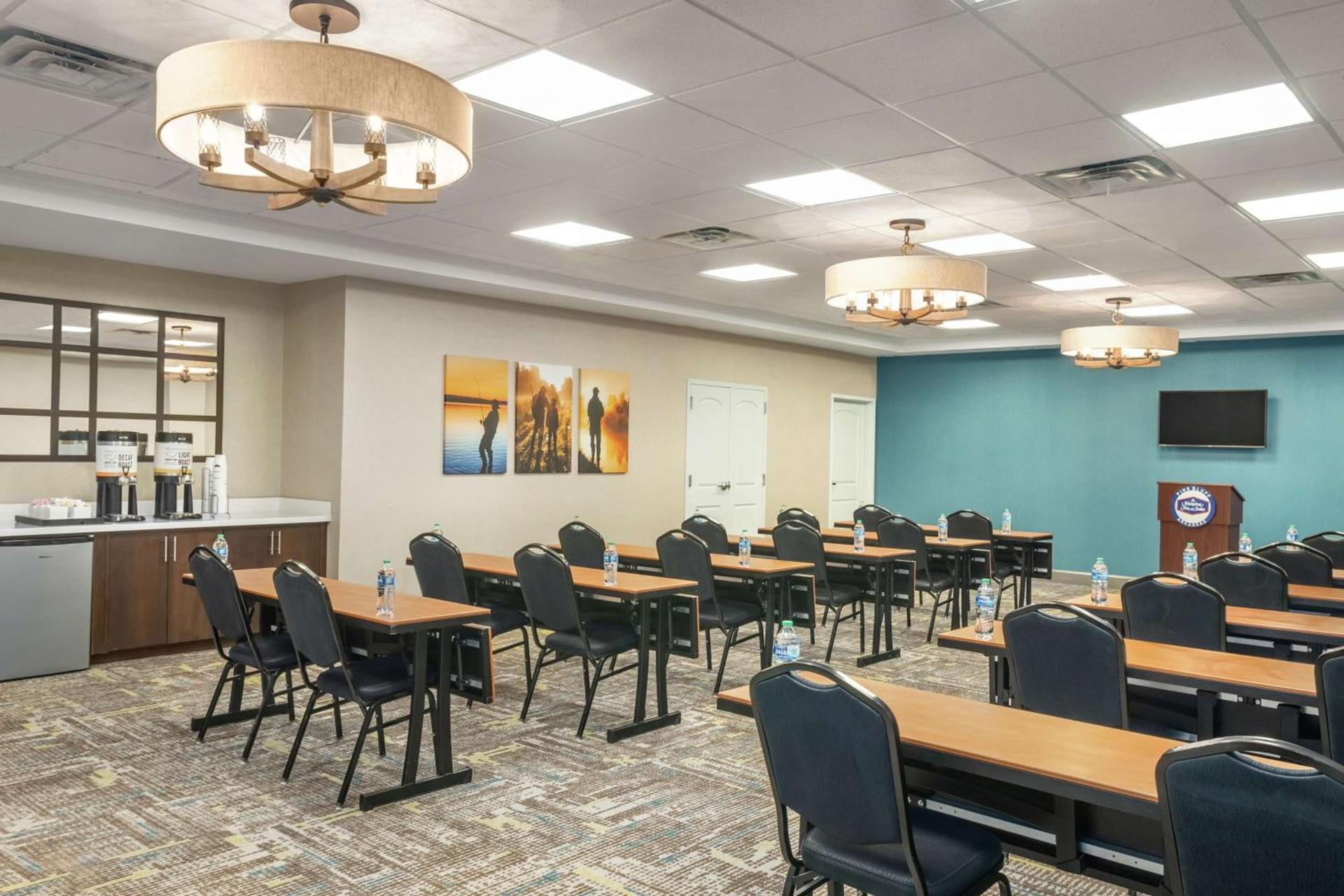 Hampton Inn & Suites Pine Bluff photo 37