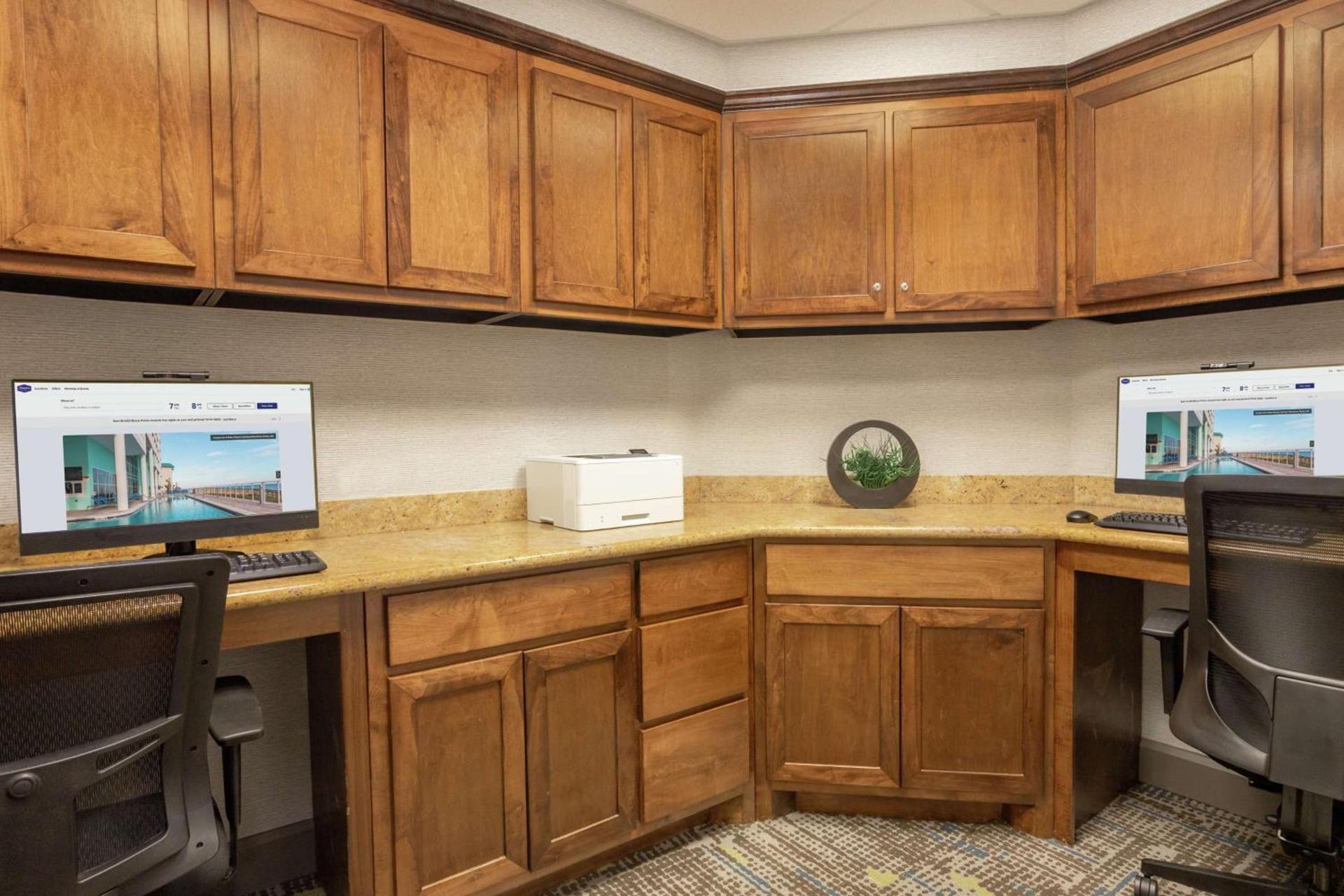 Hampton Inn & Suites Pine Bluff photo 39