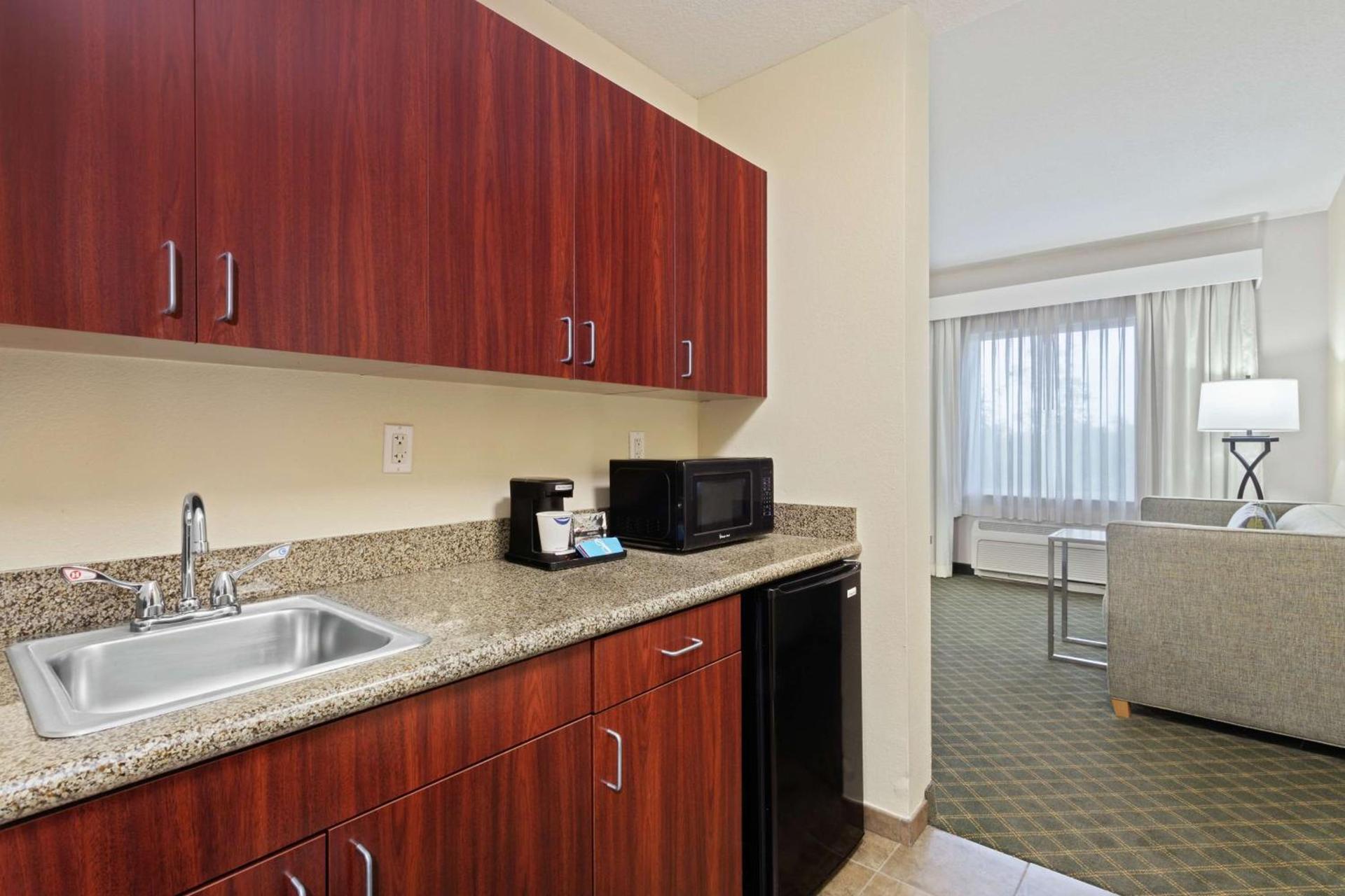 Hampton Inn West Palm Beach-Lake Worth-Turnpike photo 13