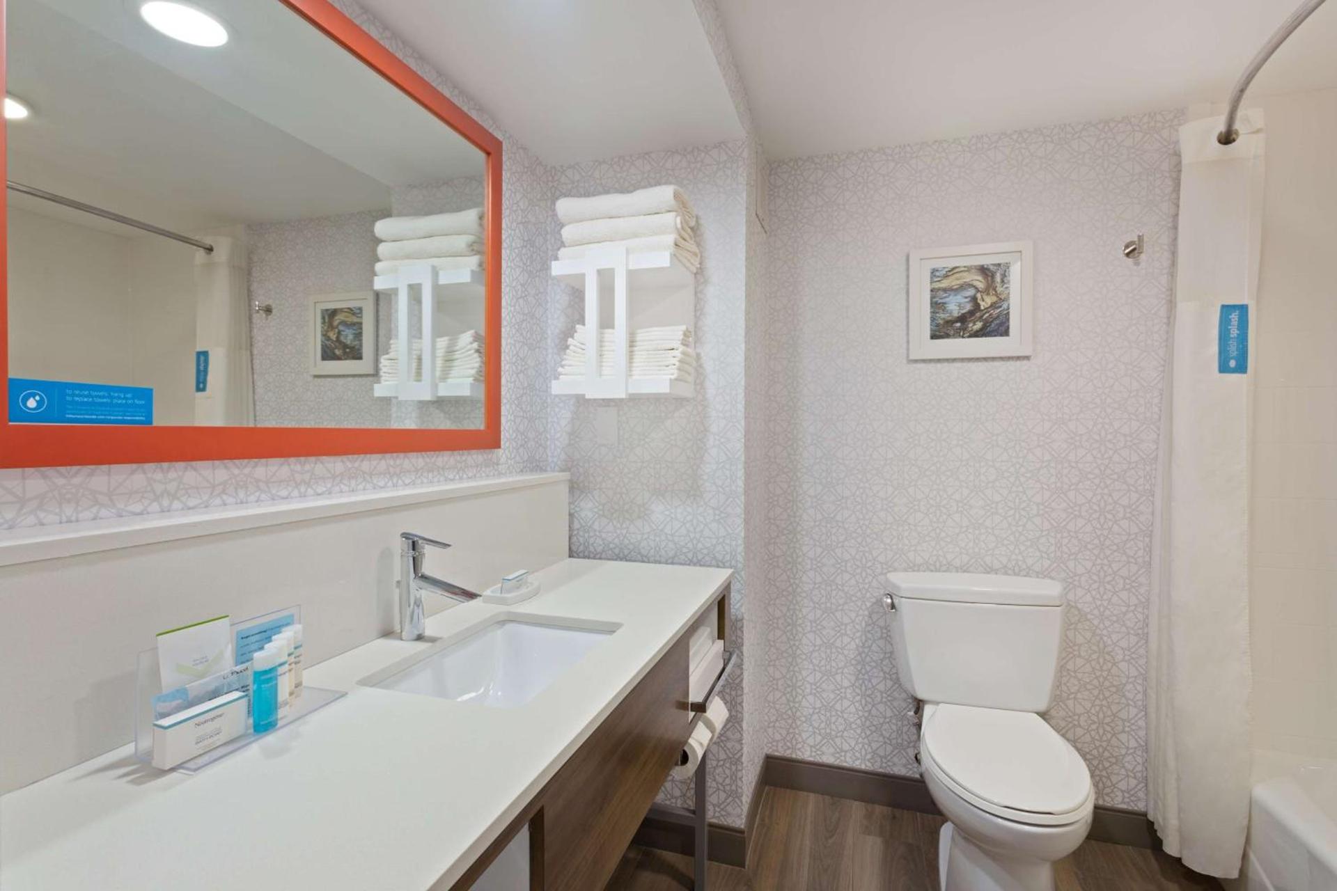 Hampton Inn Perry photo 18