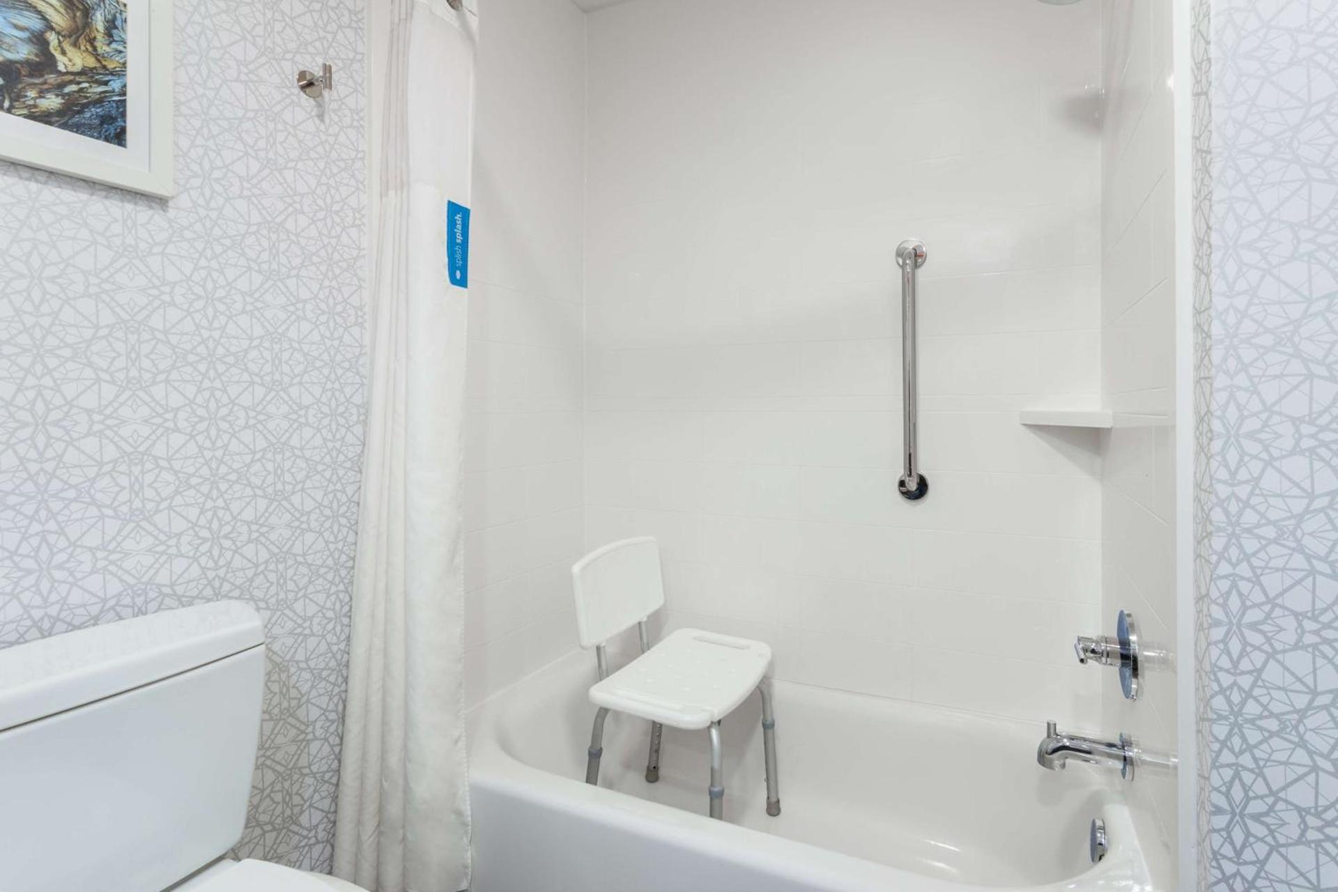 Hampton Inn Perry photo 25