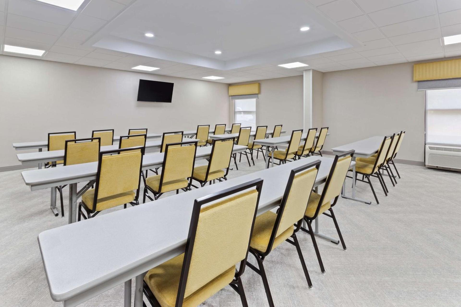 Hampton Inn Perry photo 29