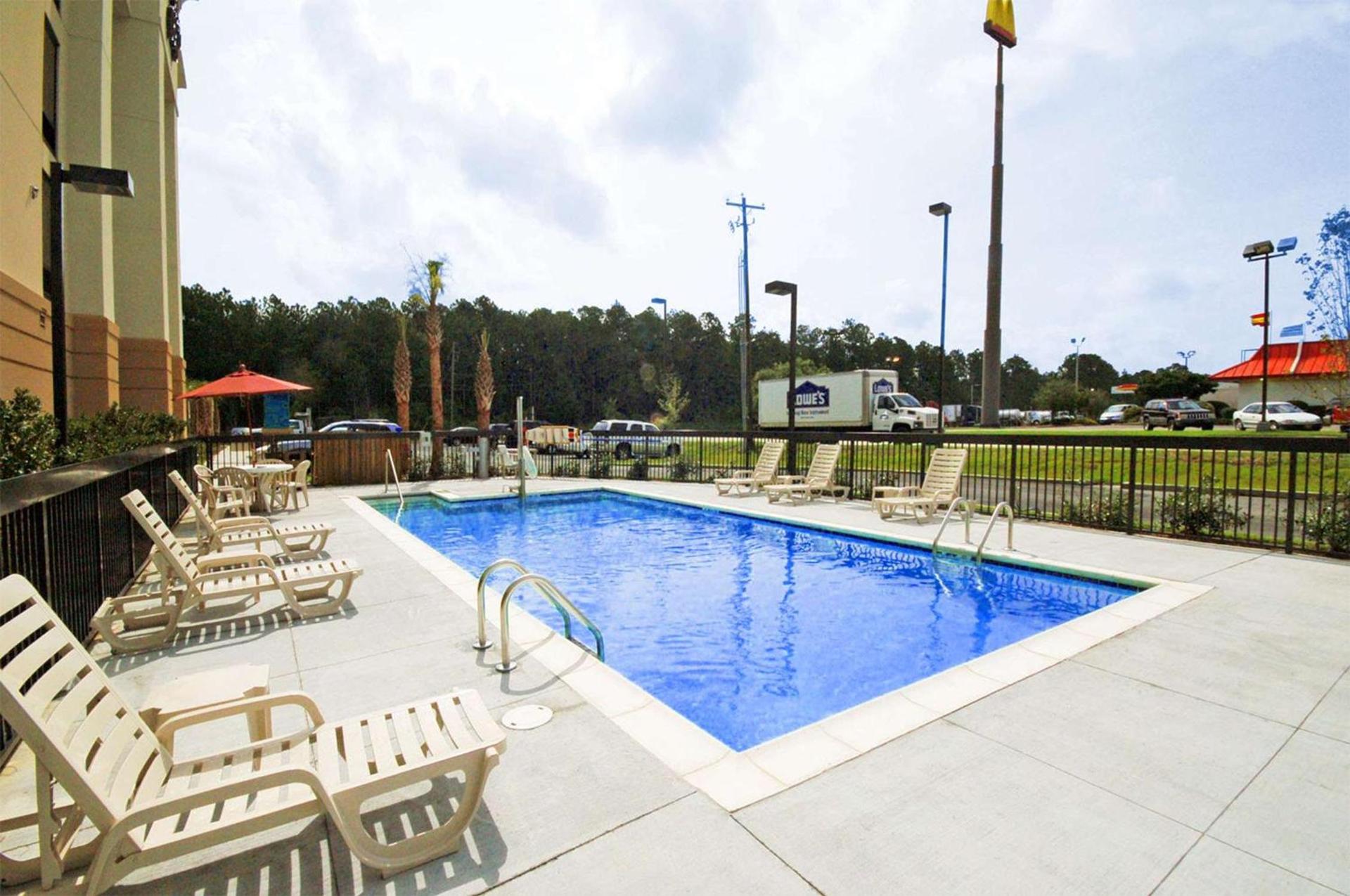 Hampton Inn Moss Point photo 5