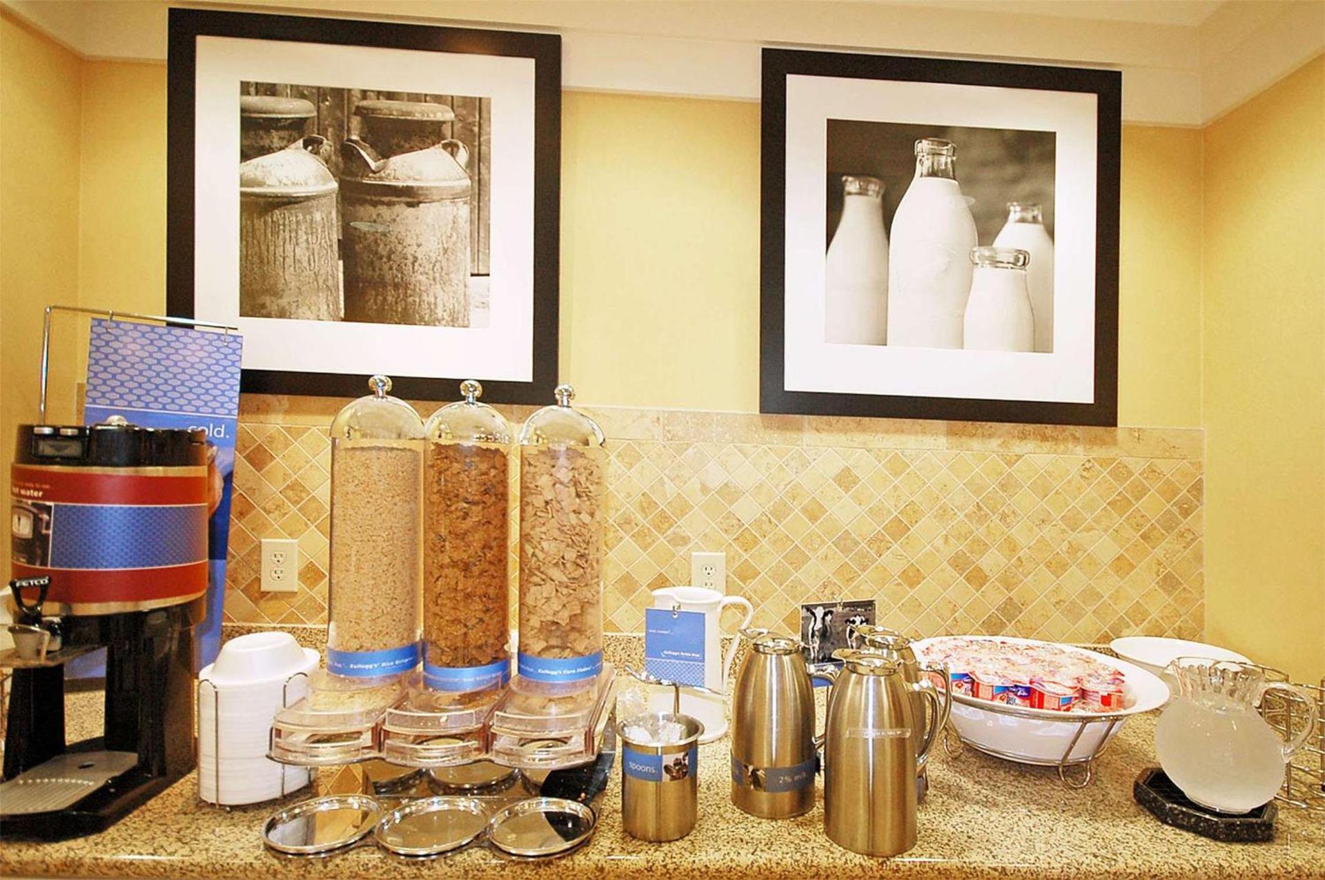 Hampton Inn Moss Point photo 8