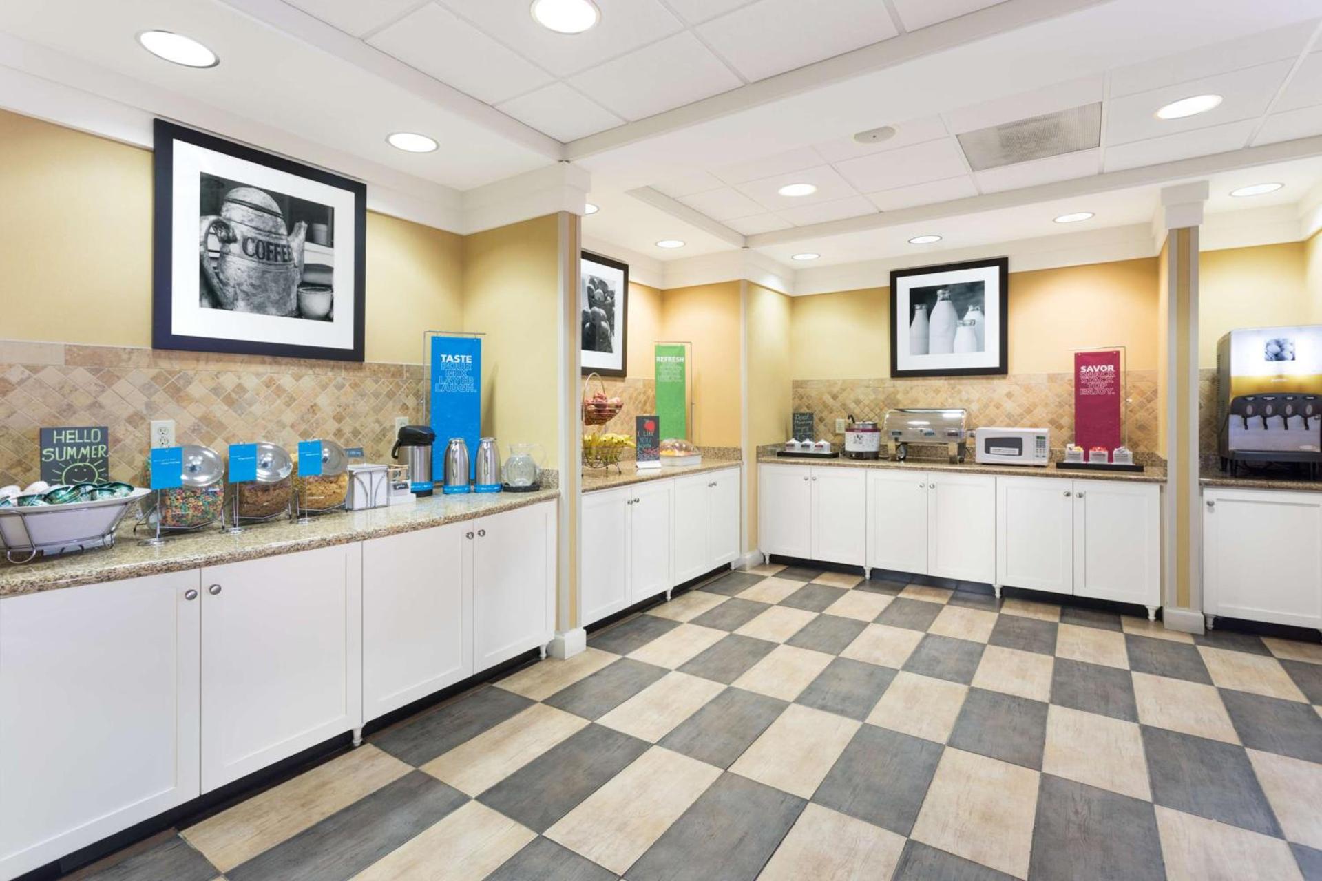 Hampton Inn Moss Point photo 10