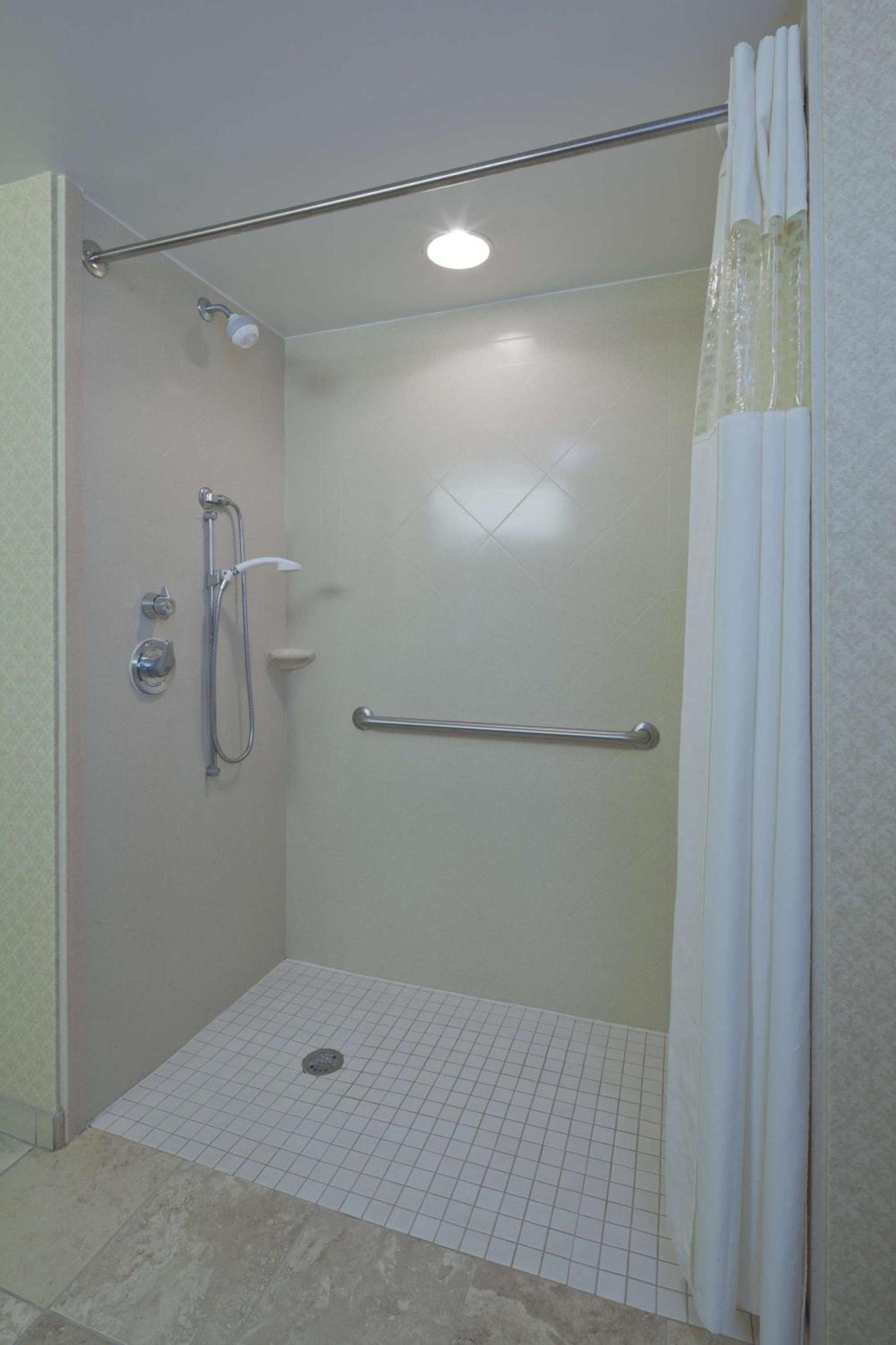 Hampton Inn Moss Point photo 11